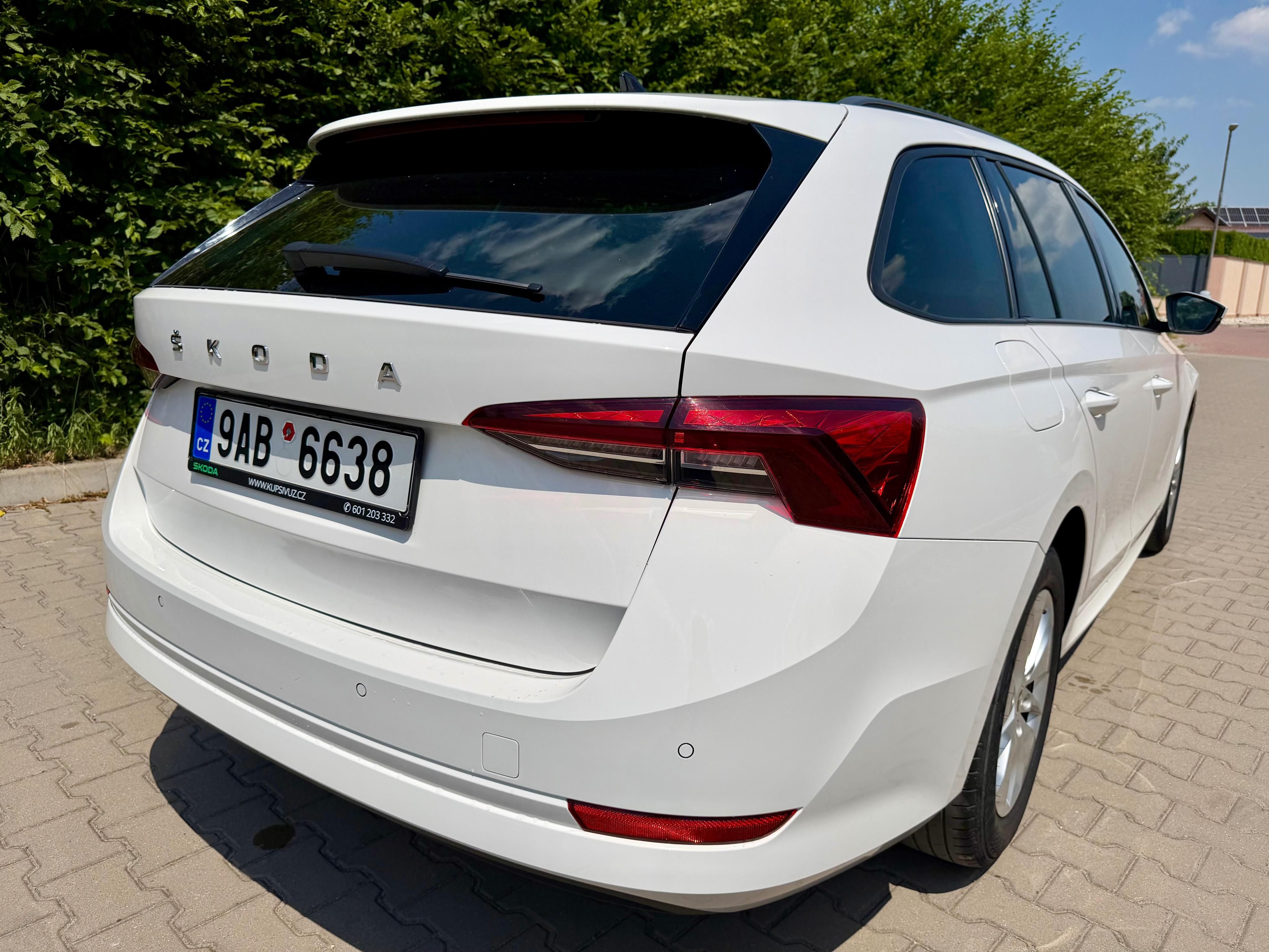 Škoda Octavia, 2,0 TDI Combi Ambition plus - fotka 3