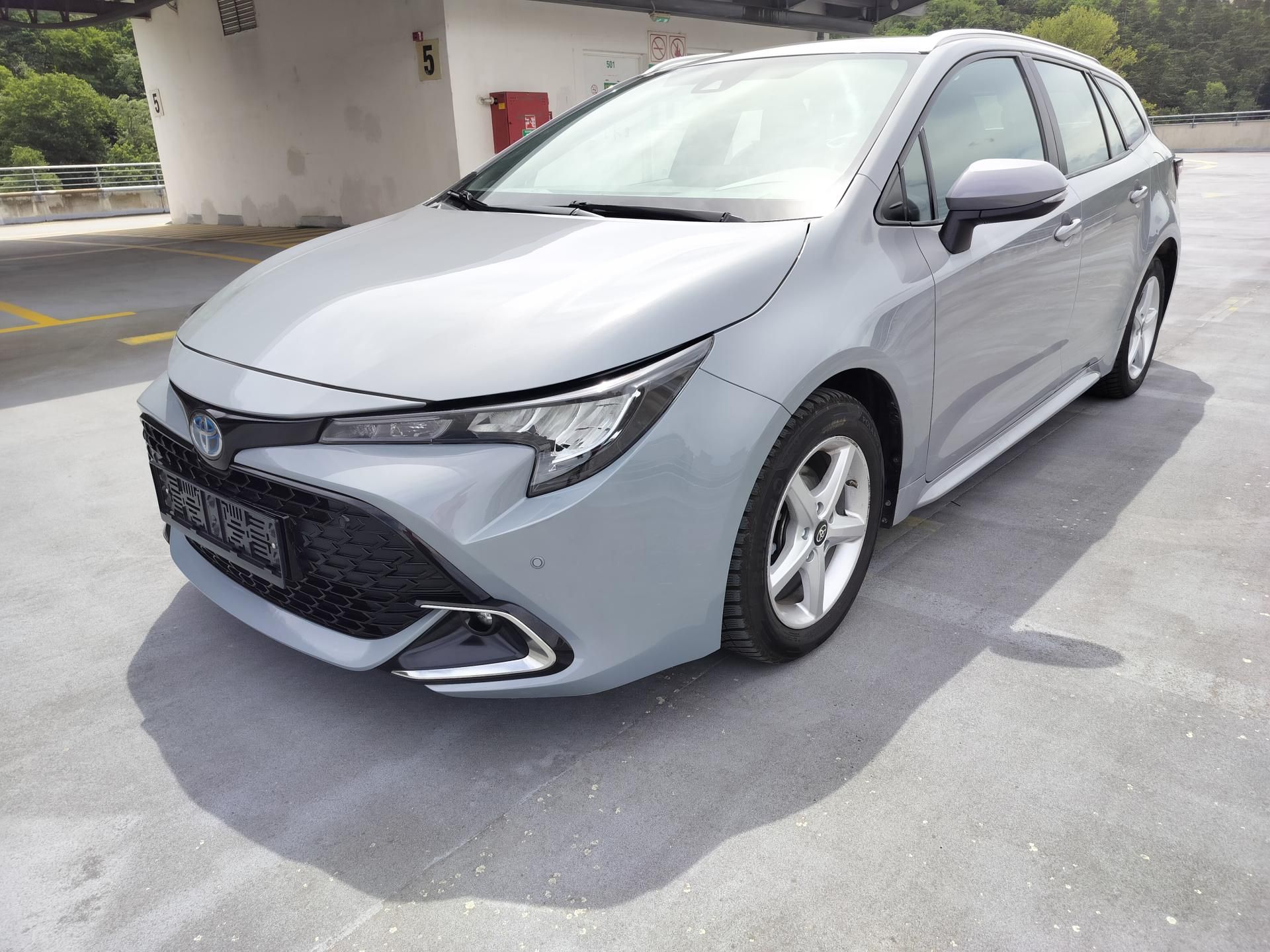 Toyota Corolla, 1.8 hybrid business, navigace - fotka 3