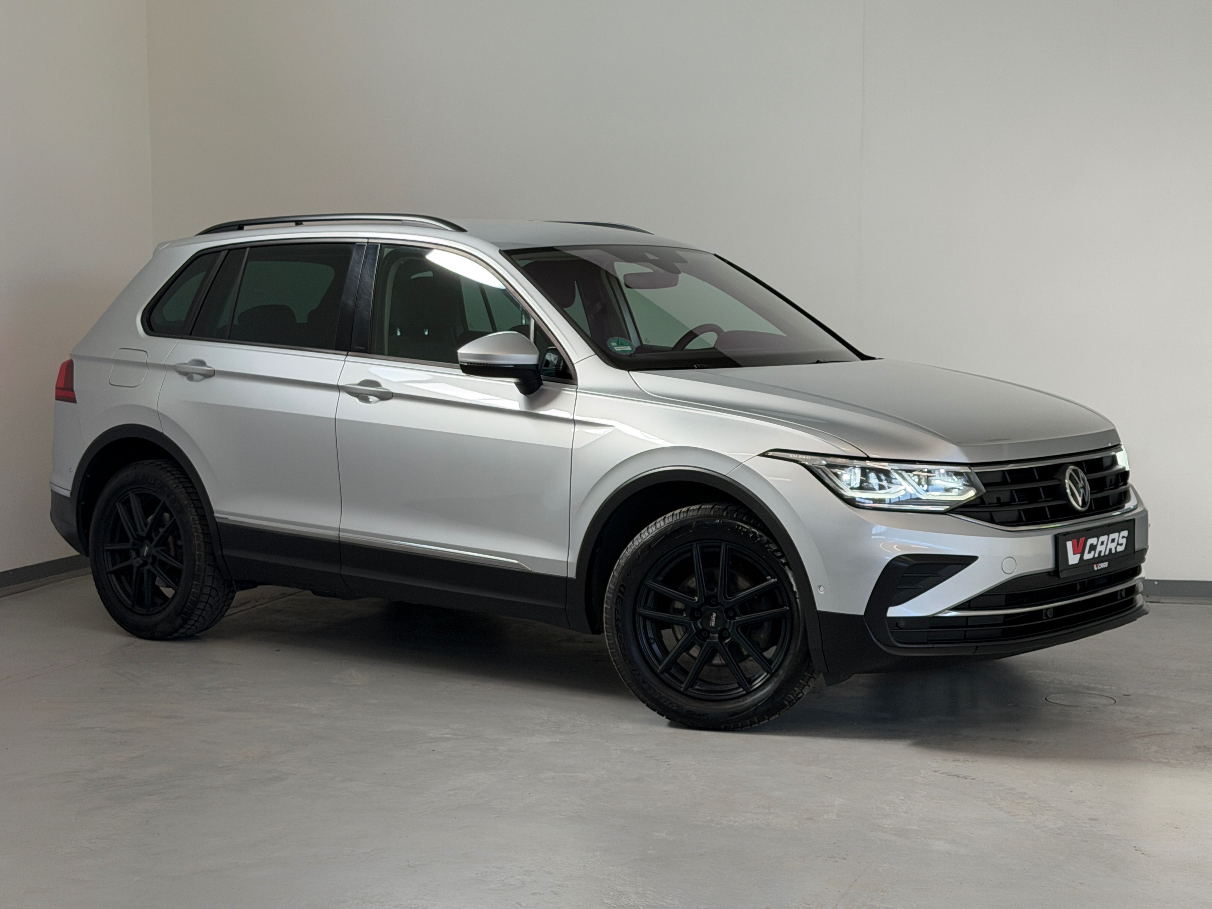 Volkswagen Tiguan, 2.0 TDI 4Motion DSG 1M*IQ*DPH* - fotka 3