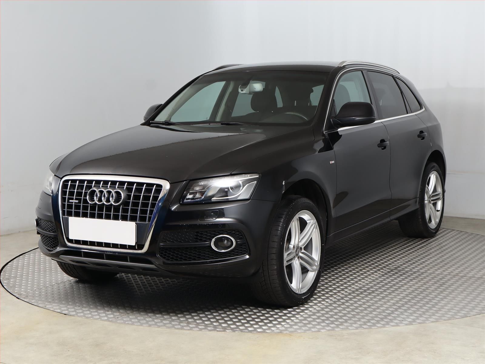 Audi Q5, 2.0 TDI, 4X4, Serv.kniha - fotka 2