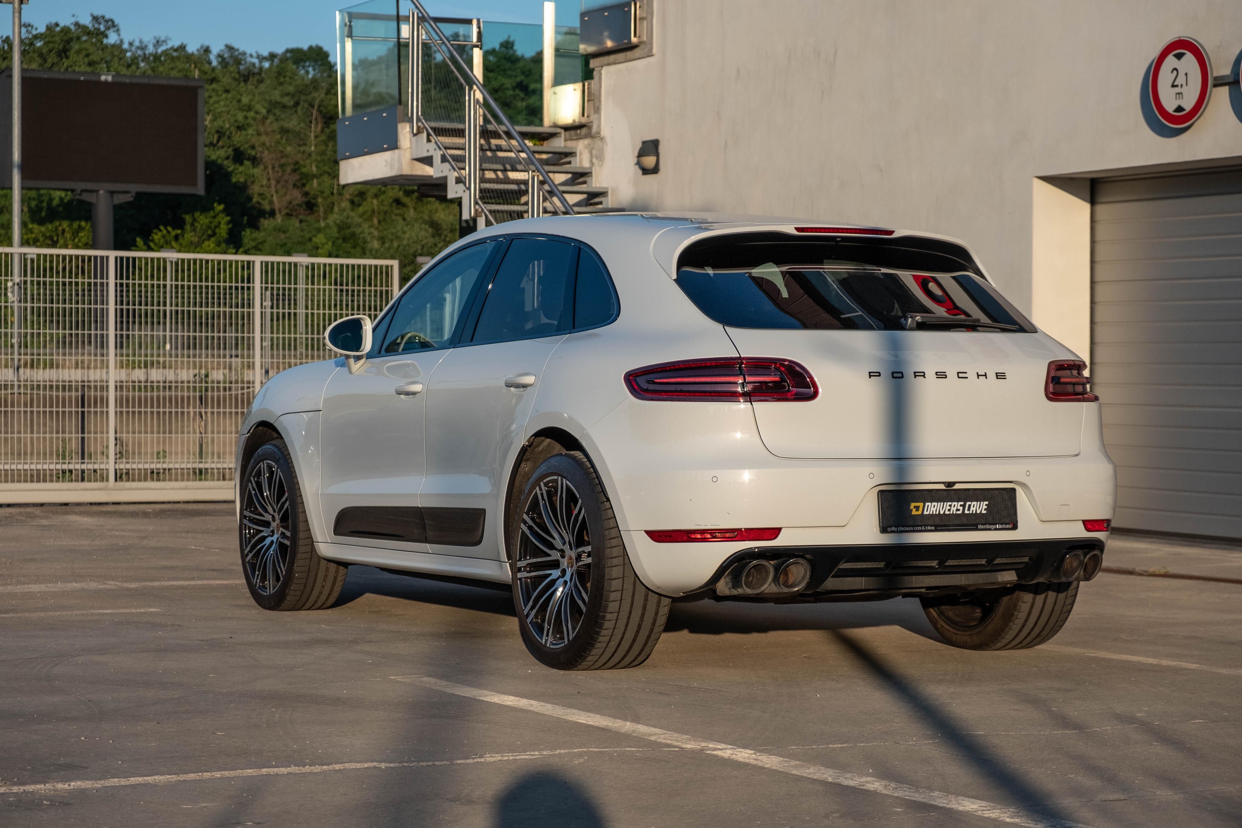 Porsche Macan, 3.6 Turbo Performance & Black - fotka 4