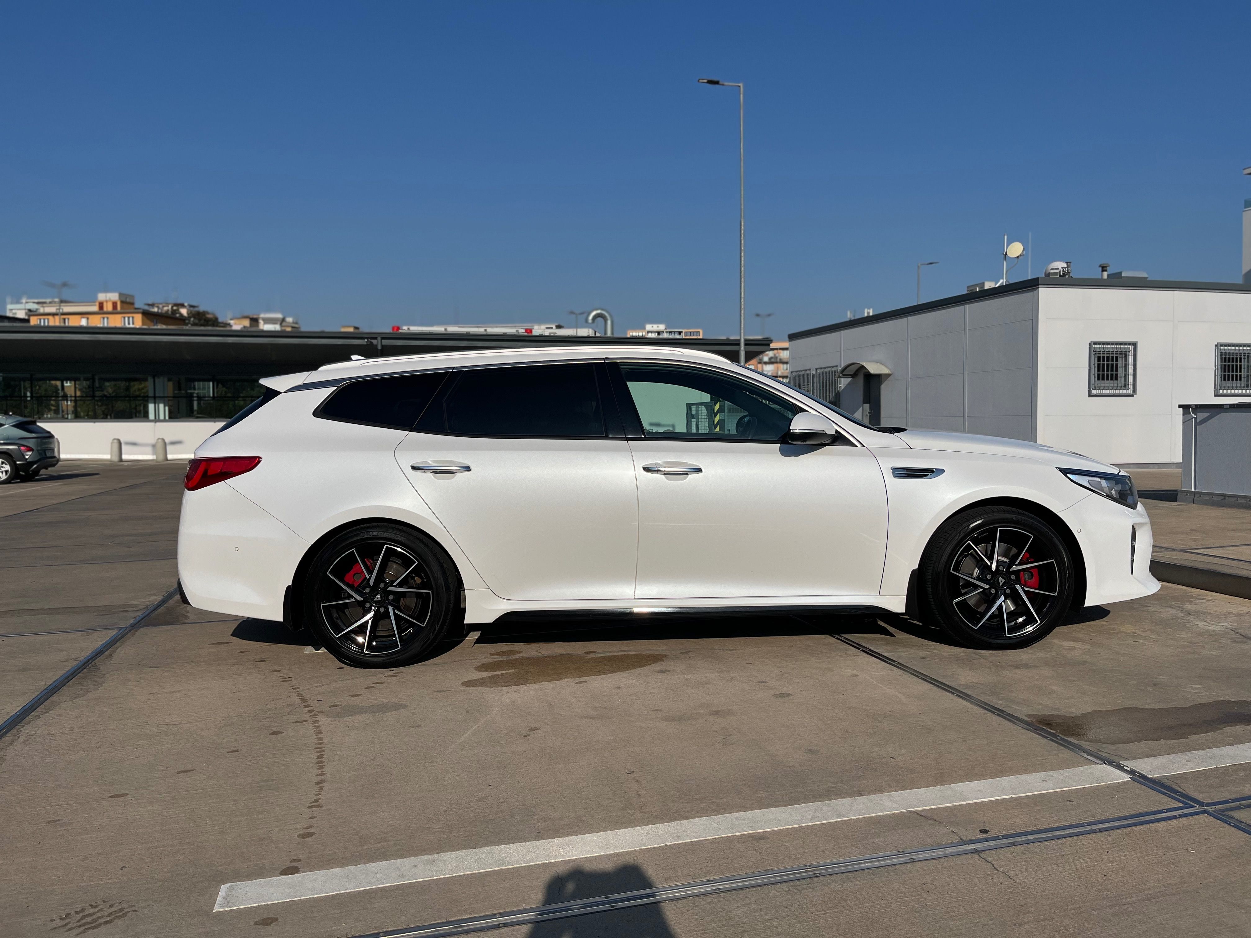 Kia Optima, Kia Optima GT SW 2.0 180kw - fotka 5