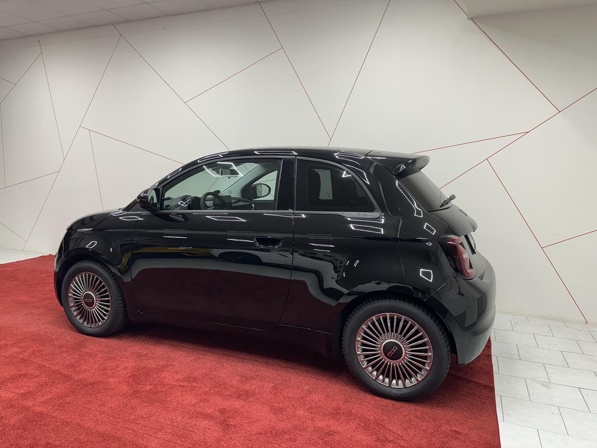 Fiat 500, E 42kwh*KAMERA*10”UCONNECT*TOP - fotka 3
