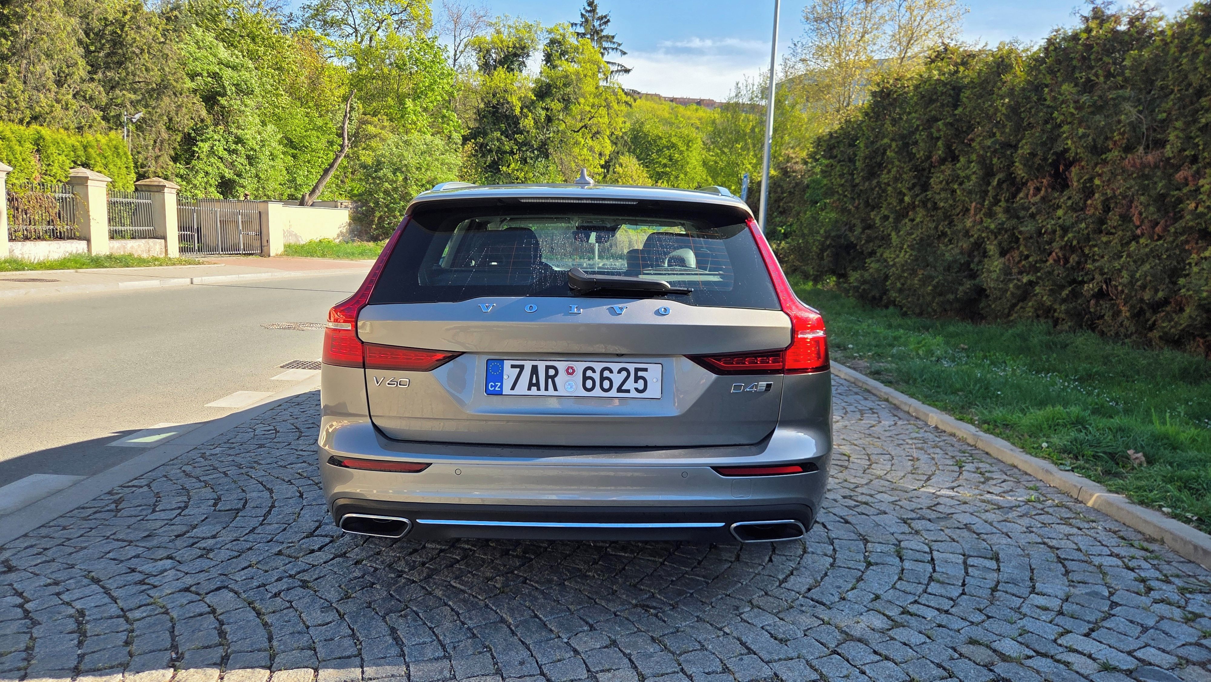 Volvo V60, Inscription, servisováno - fotka 3