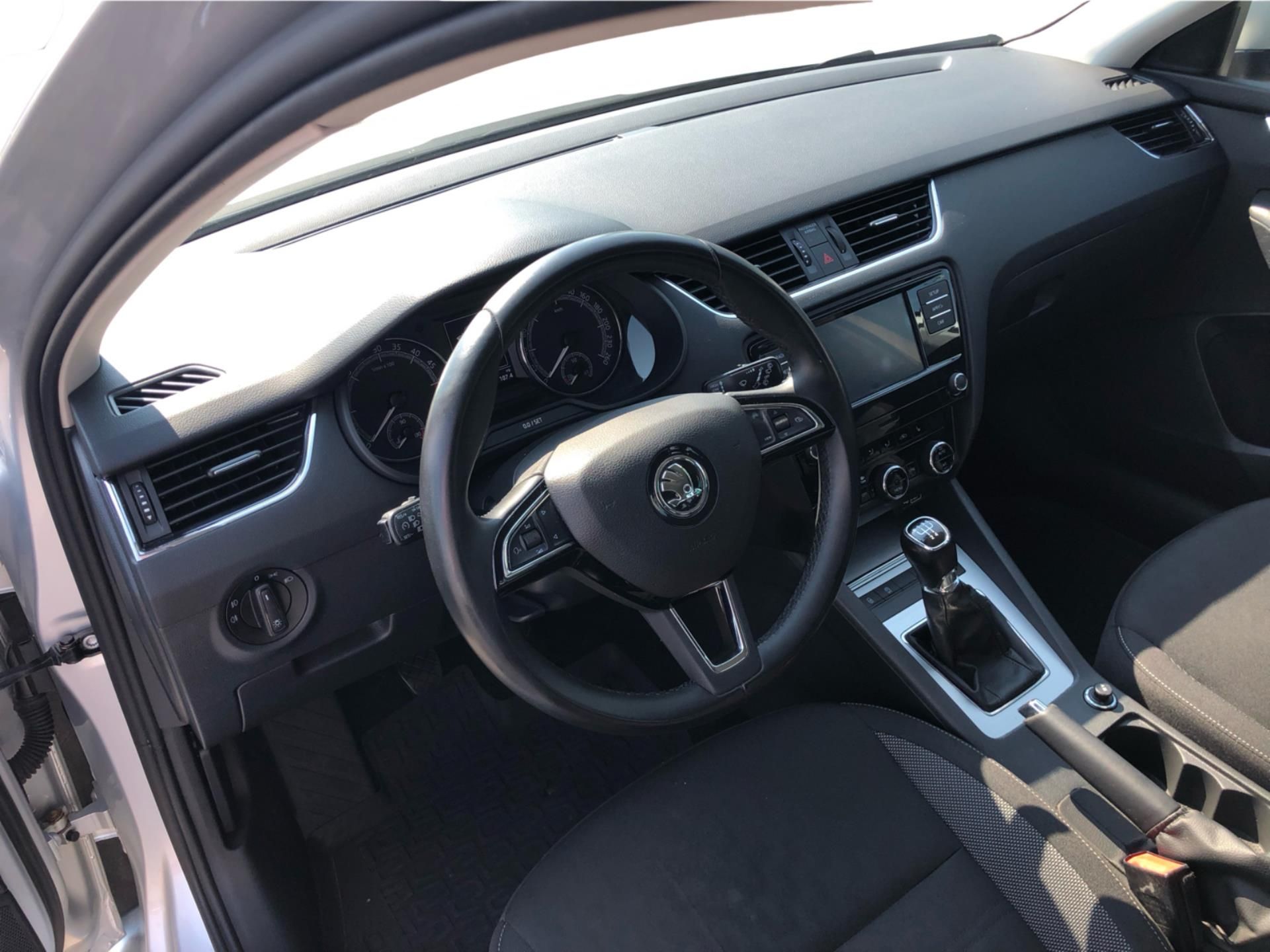 Škoda Octavia, III FL Combi Ambition 1.6TDI - fotka 5