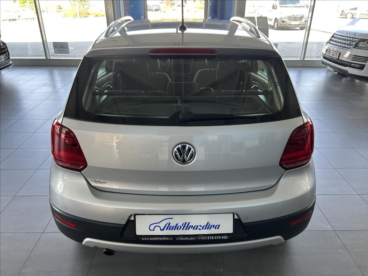 Volkswagen Polo, 1,2   TSI,CROSS,SERVISKA,1.MAJ - fotka 5