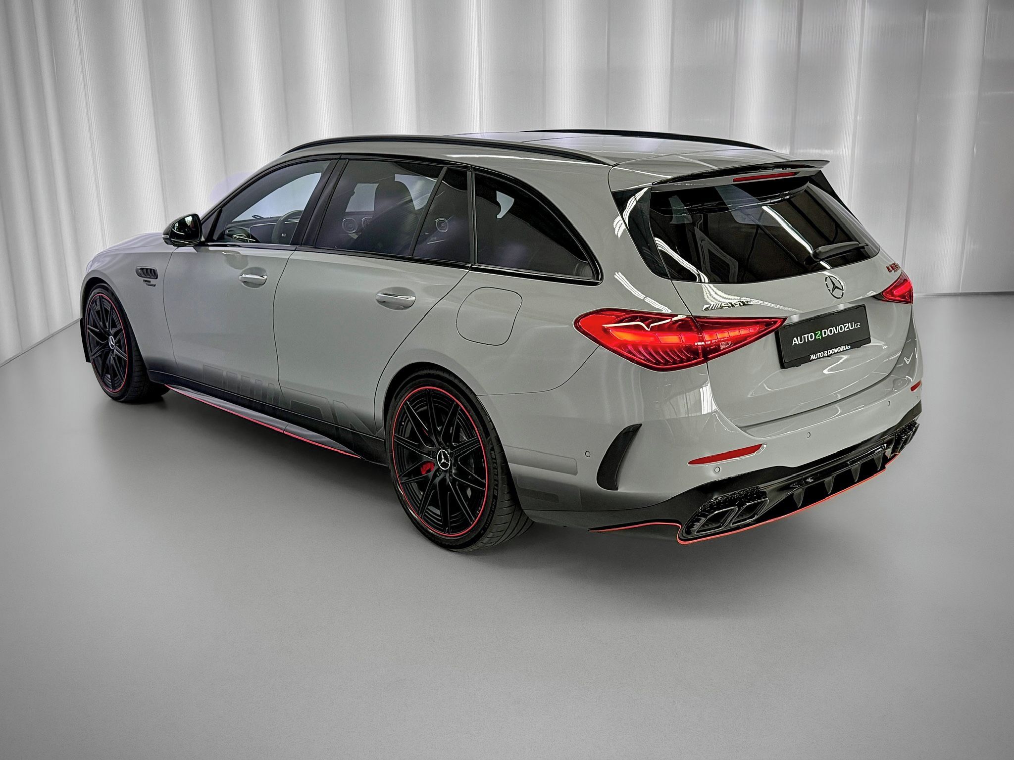 Mercedes-Benz Třídy C, E PERFORMANCE 4M AMG F1 EDIT - fotka 5