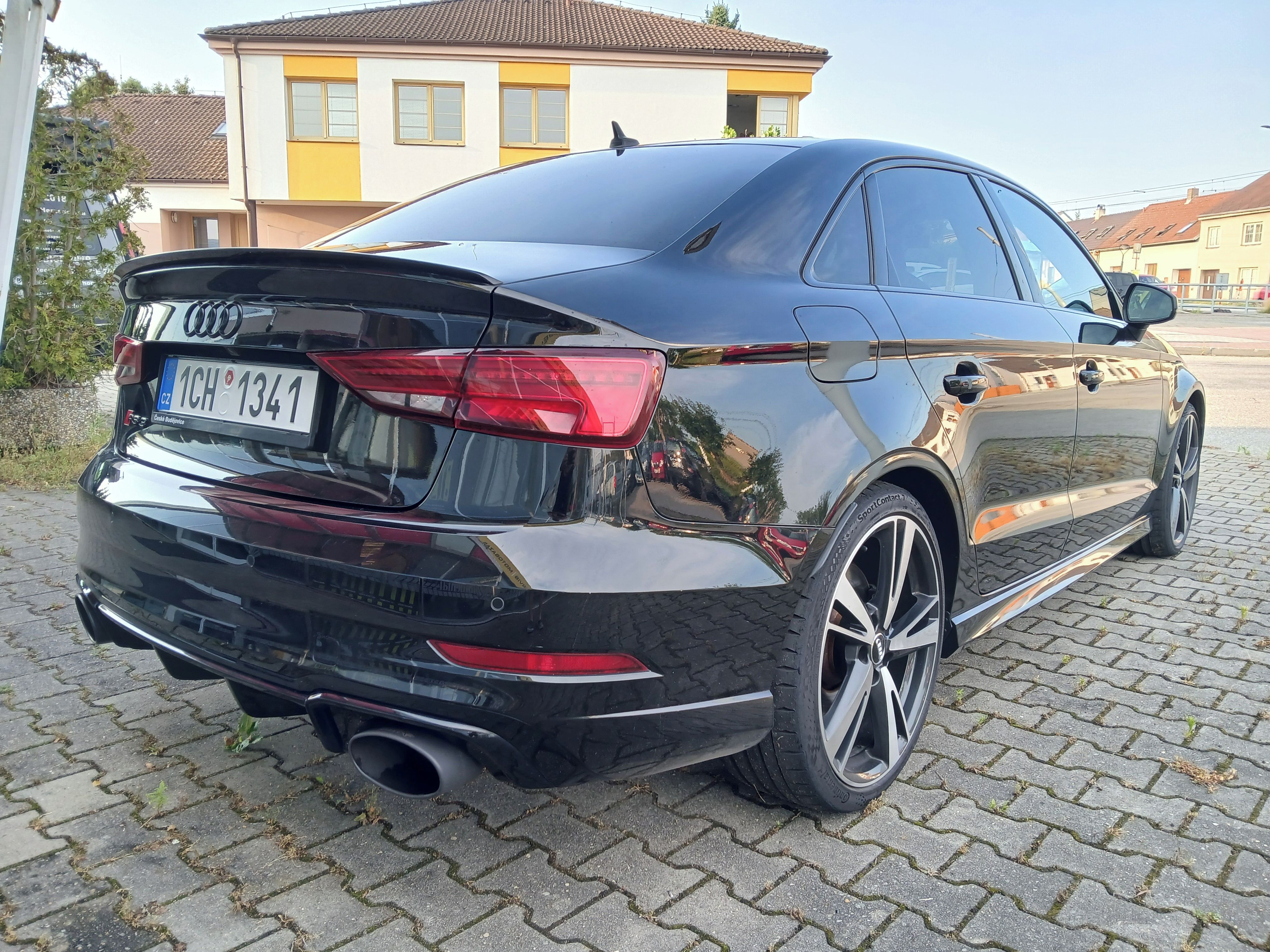 Audi RS3, Sedan, 294kW, max.výbava. - fotka 5