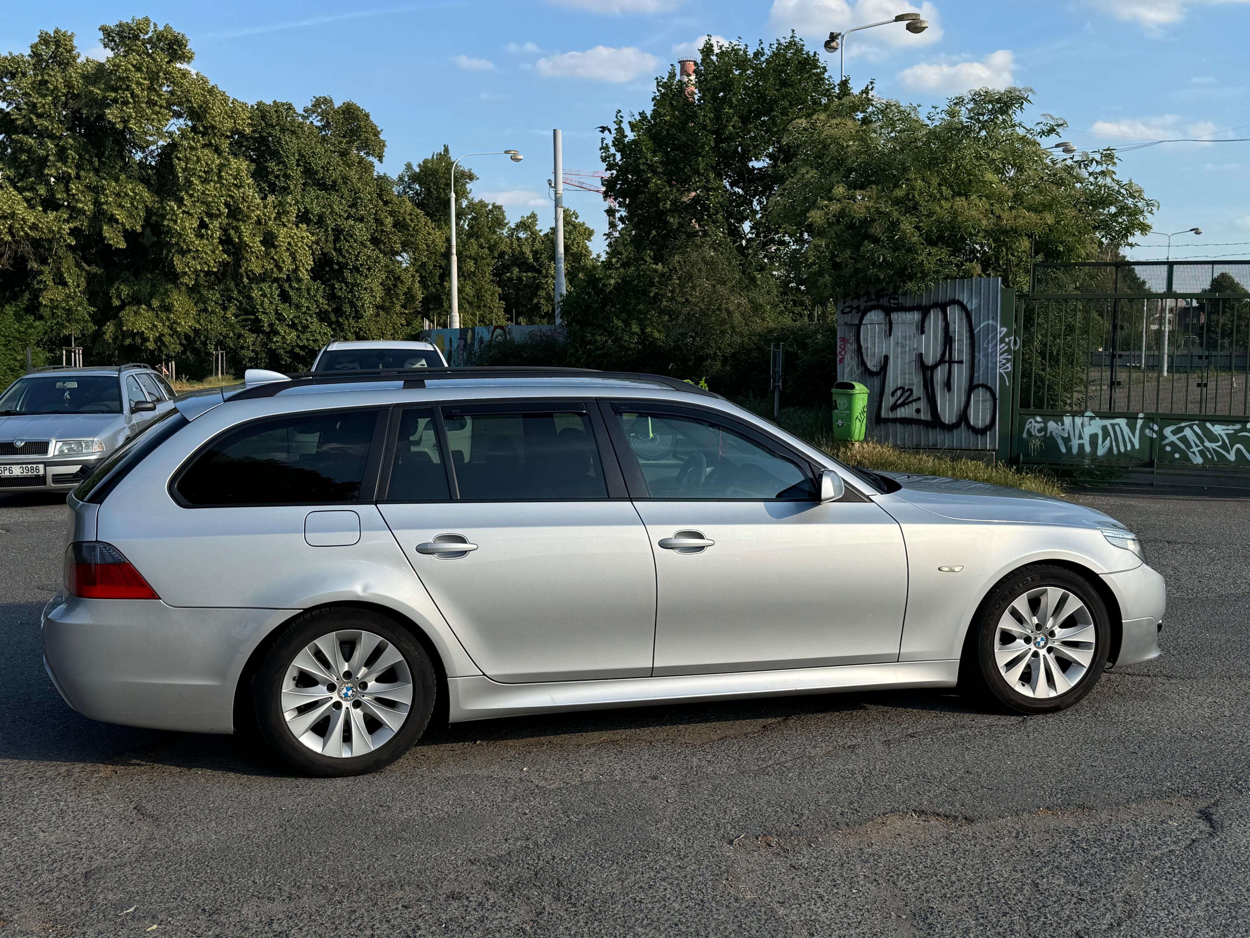 BMW Řada 5, E61 520d Mpaket manuál 6q - fotka 2