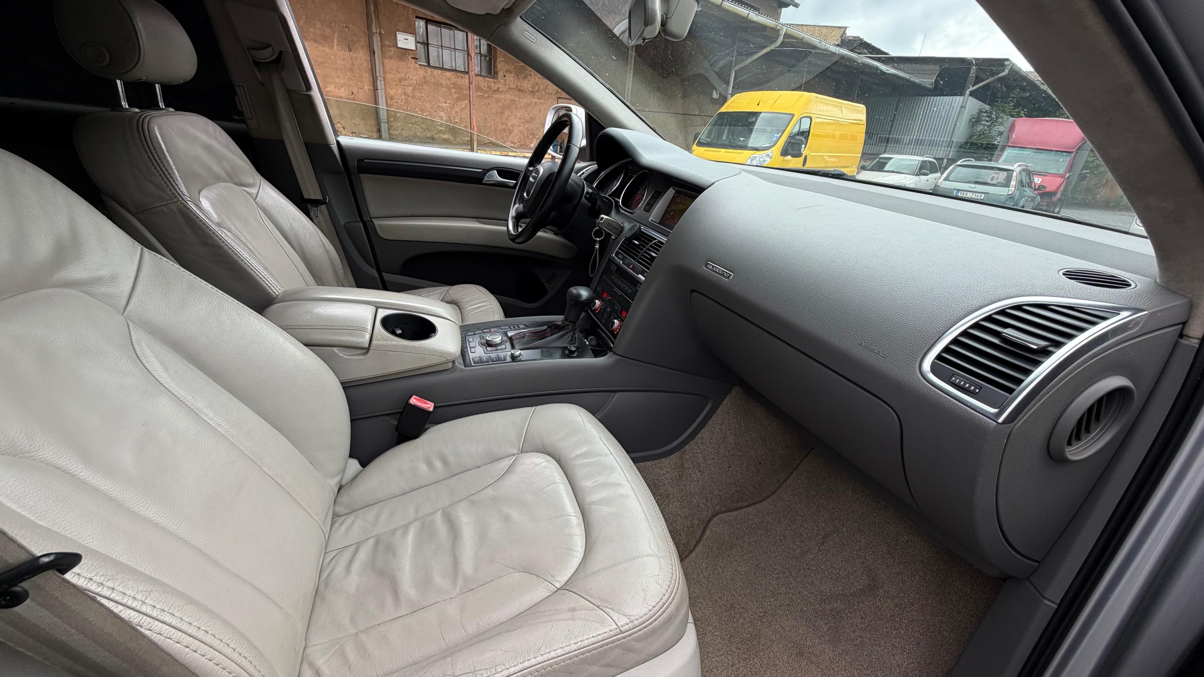 Audi Q7, 3.0TDI  171Kw tažné 3.5t 5mist - fotka 4