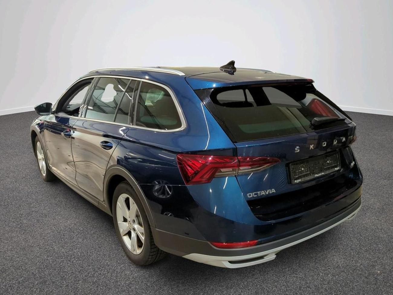 Škoda Octavia, Combi Scout TDi 147kw DSG 4x4 - fotka 3
