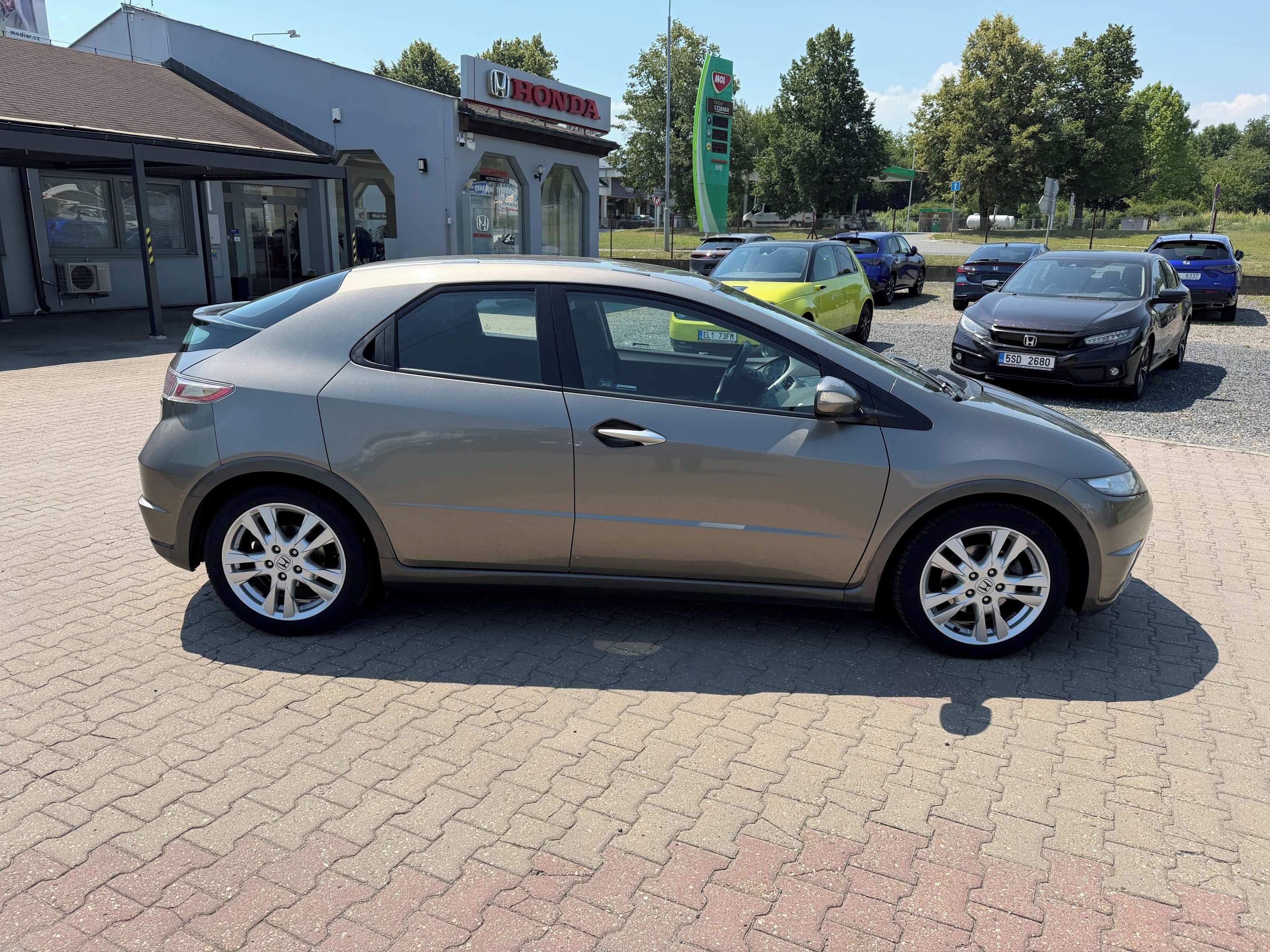 Honda Civic, 1,8 Sport 6MT - fotka 2