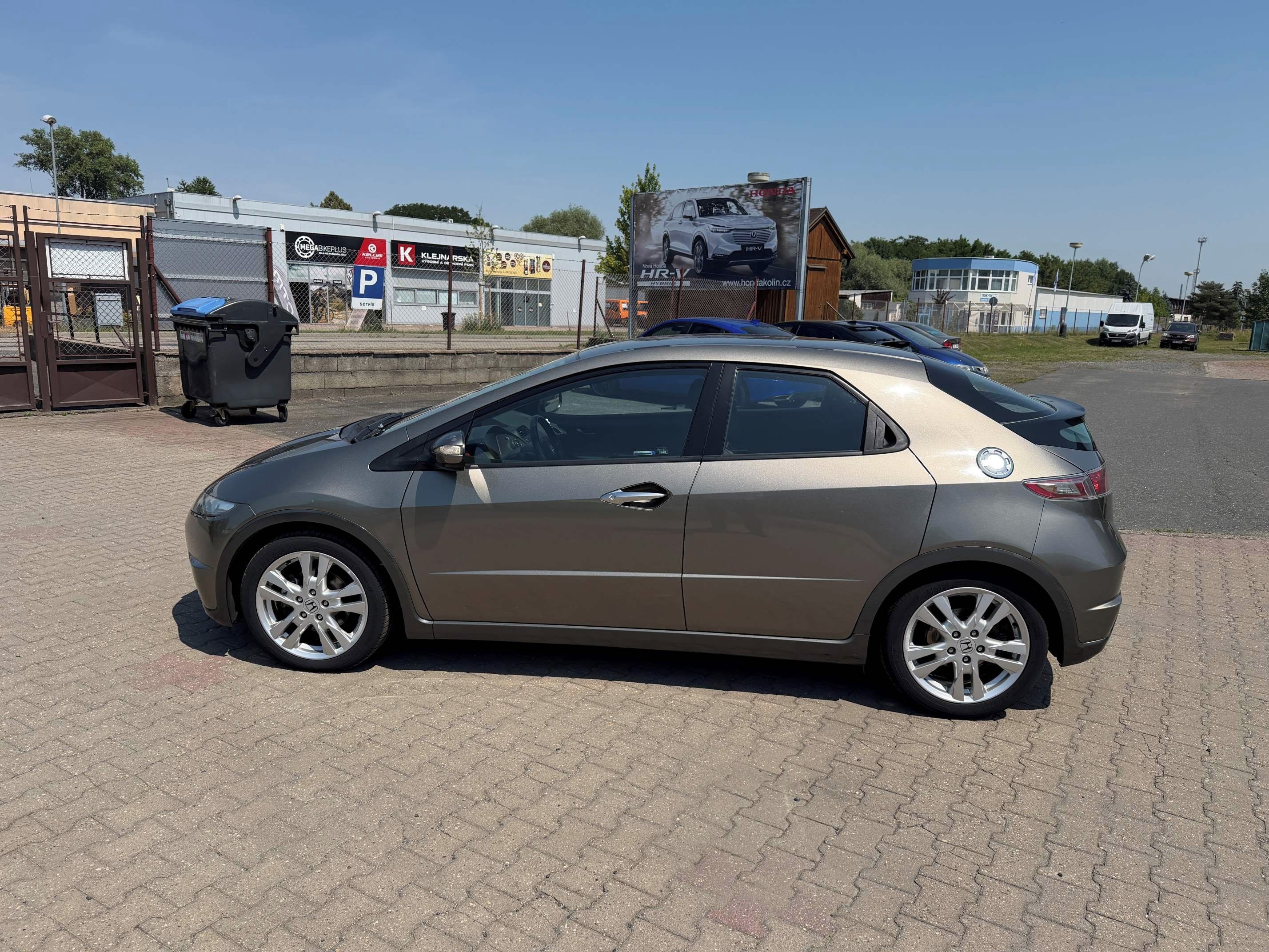 Honda Civic, 1,8 Sport 6MT - fotka 6
