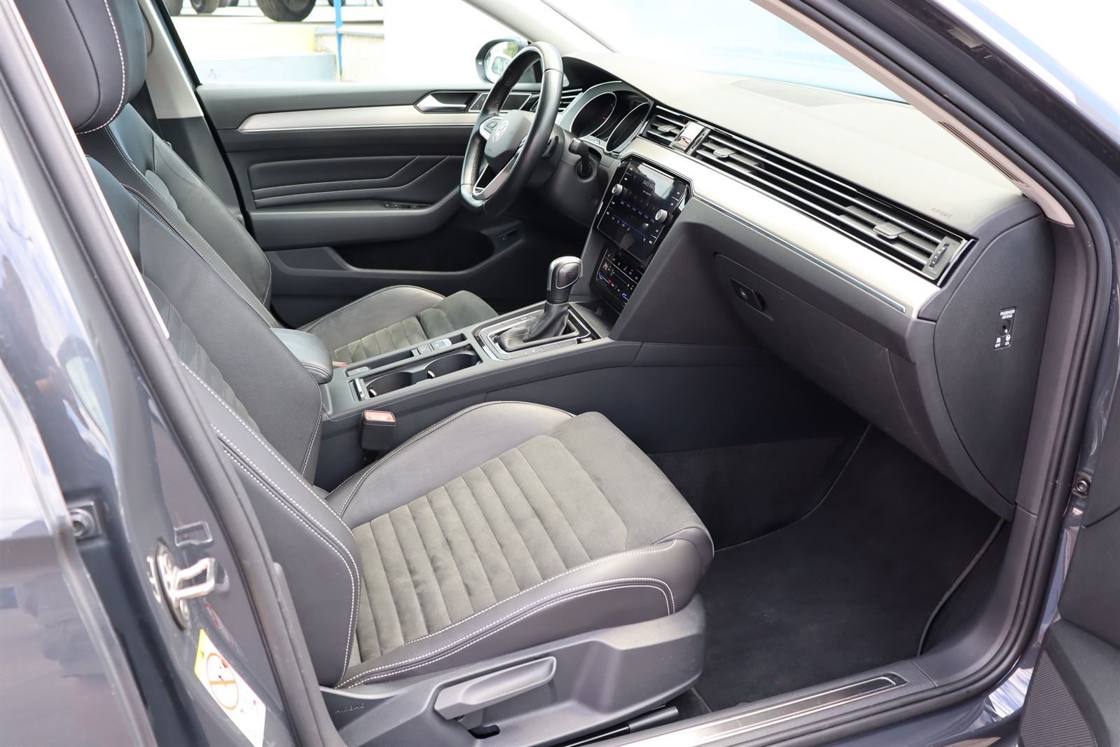 Volkswagen Passat, 2.0 TDI DSG Elegance Variant - fotka 4