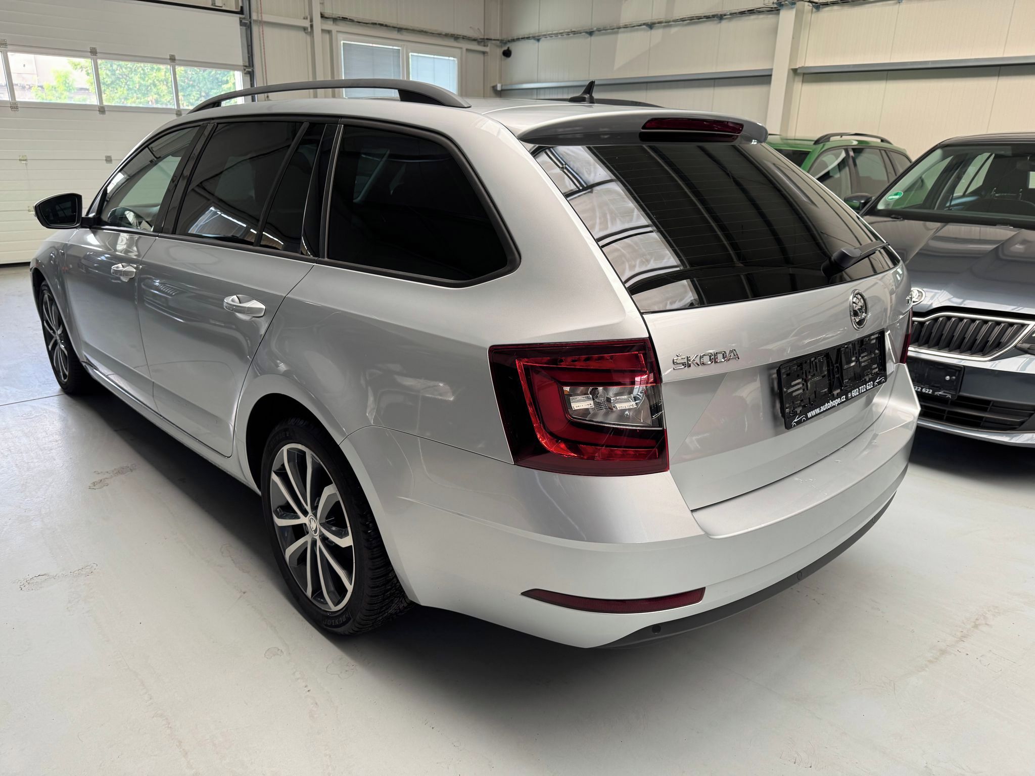 Škoda Octavia, combi 2.0 TDI DSG Style - fotka 4