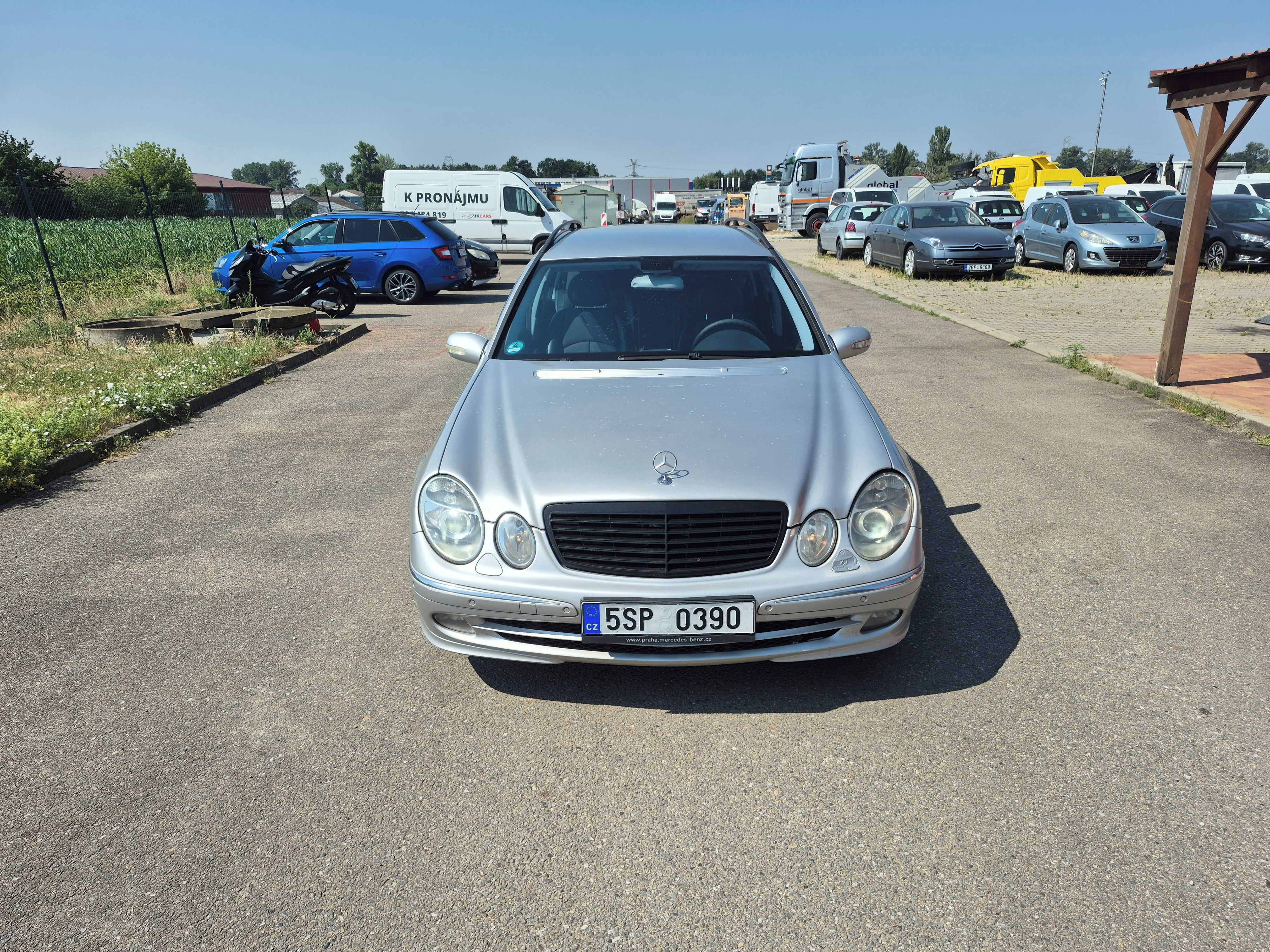 Mercedes-Benz Třídy E, 220CDI, 110kW, Automat - fotka 2