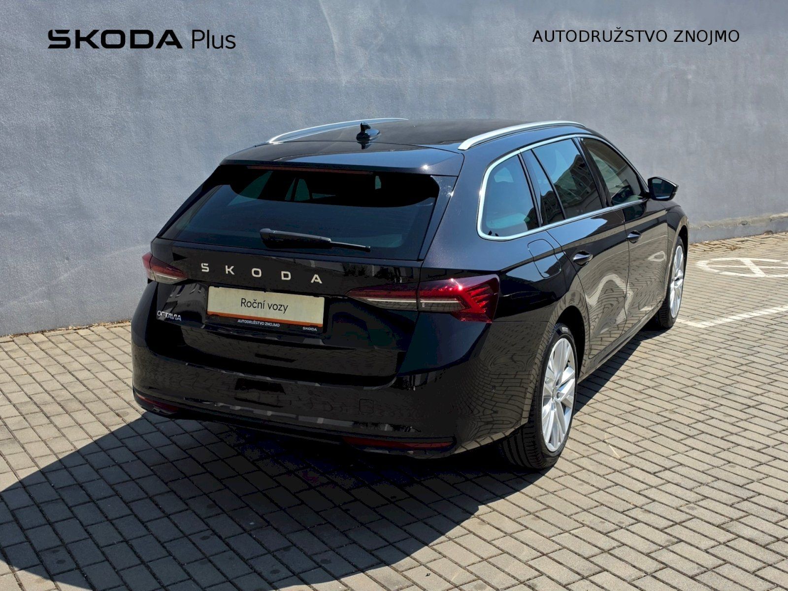 Škoda Octavia, COMBI 2,0TDI 110KW DSG Exclusi - fotka 2