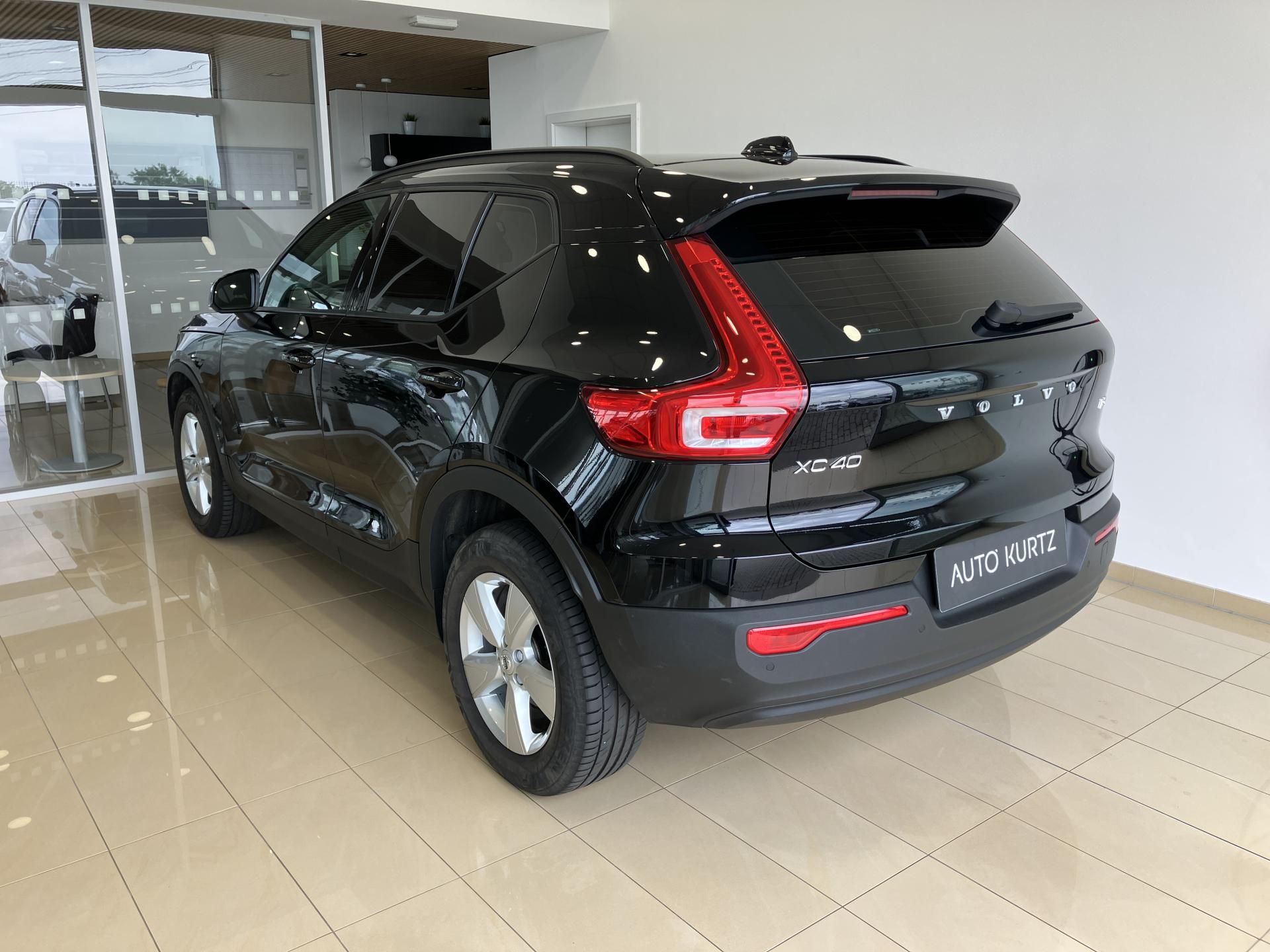 Volvo XC40, T3 FWD Kinetic AT8 - fotka 6