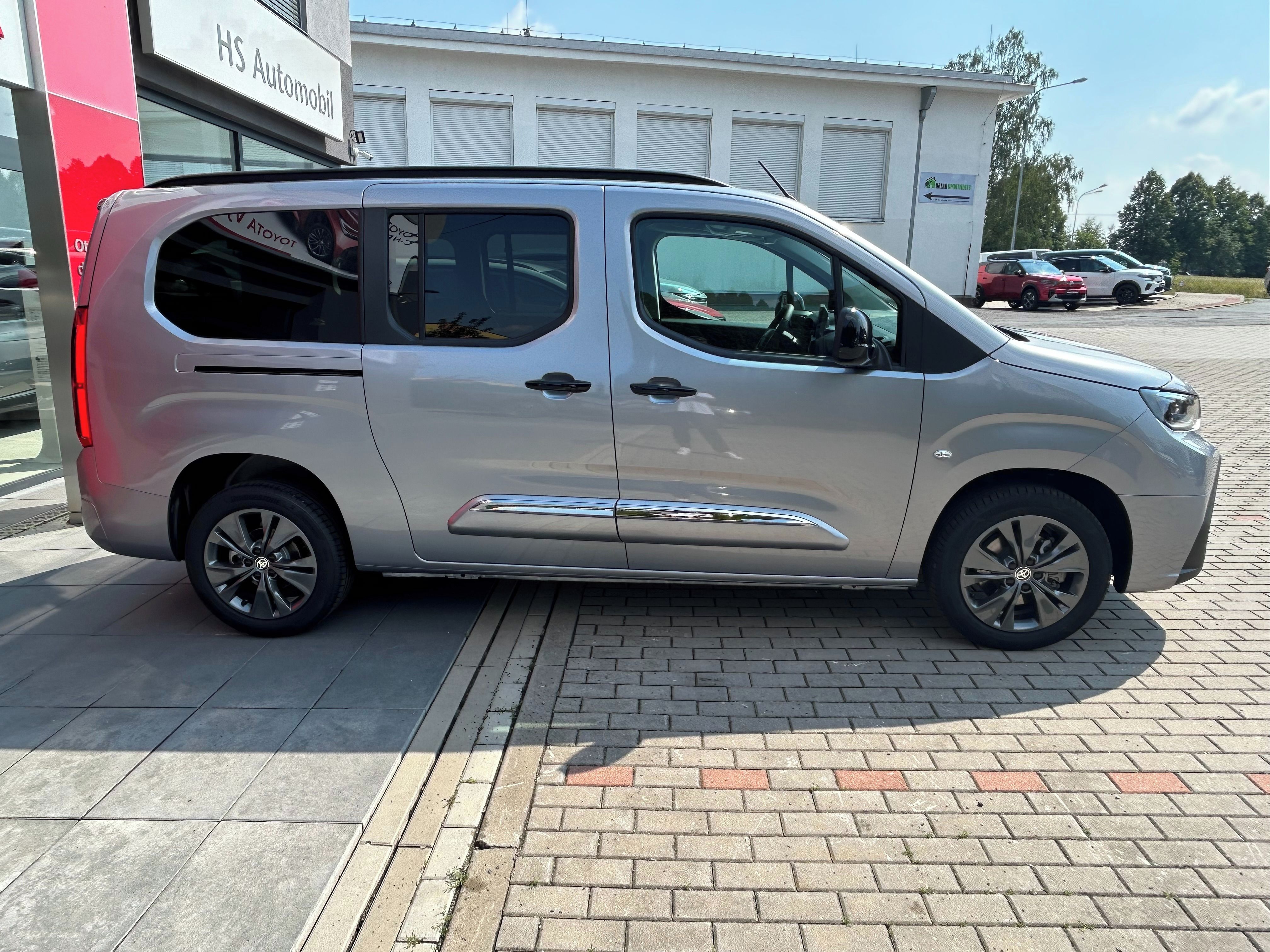 Toyota Proace City Verso, Long 1,2i 110PS Family 7Míst - fotka 3