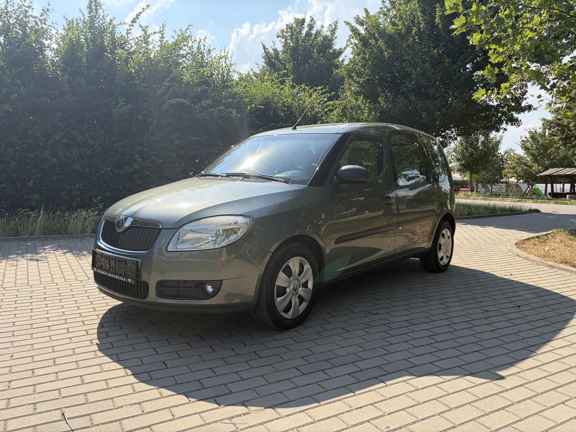 Škoda Roomster, 1.6 Comfort AUTOMAT - fotka 2