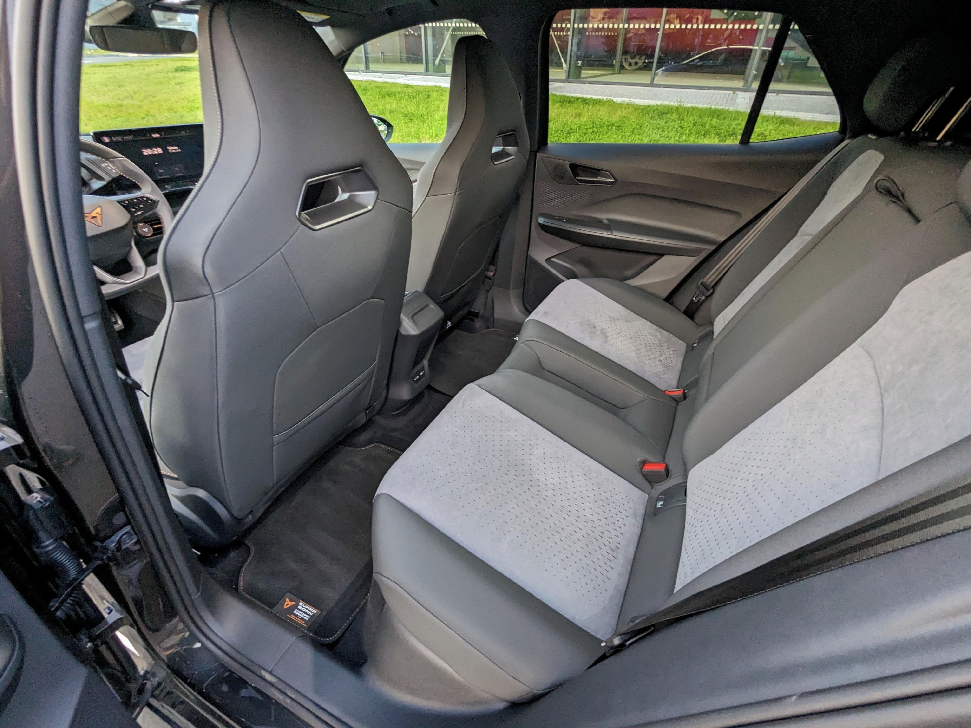 Cupra Born, 170kW, 77kWh, DCC, ACC, 360CAM - fotka 4