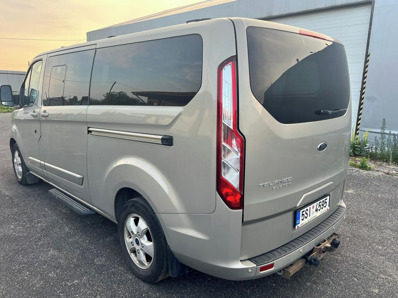 Ford Tourneo Custom, 9 míst, L2, automat!! ČR - fotka 4
