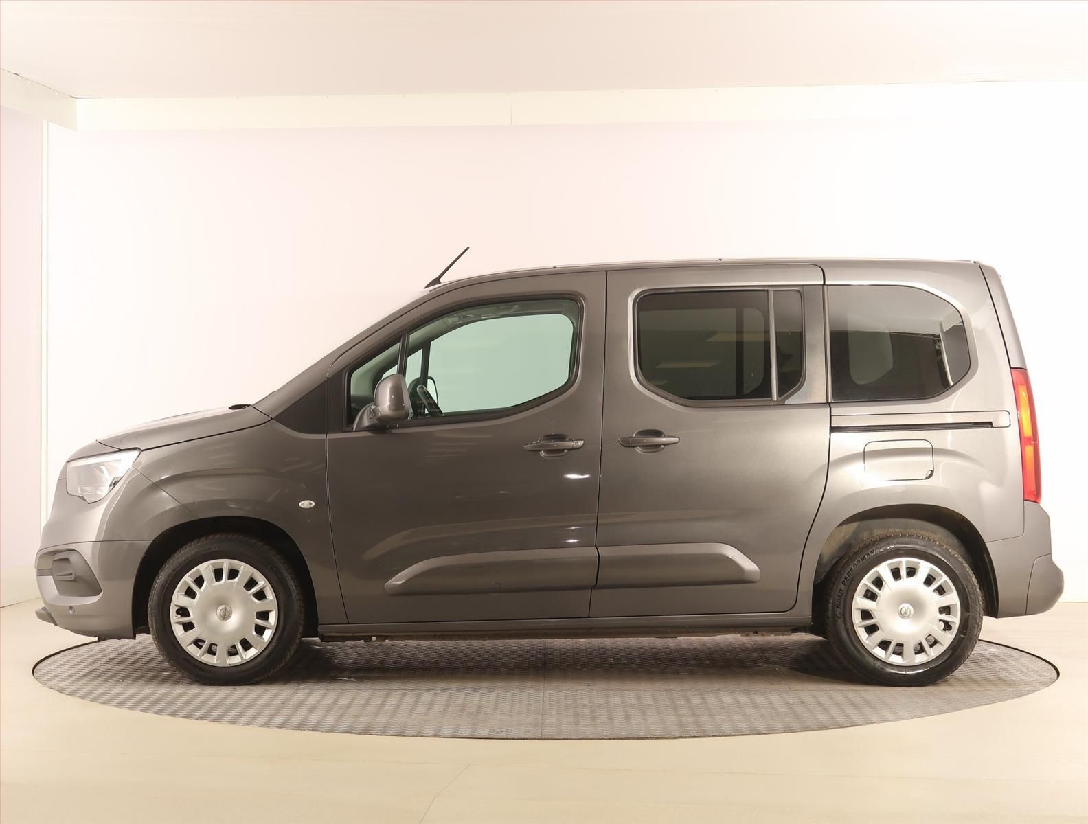Opel Combo, 1.2 Turbo, Enjoy, 7Míst, Klima - fotka 3
