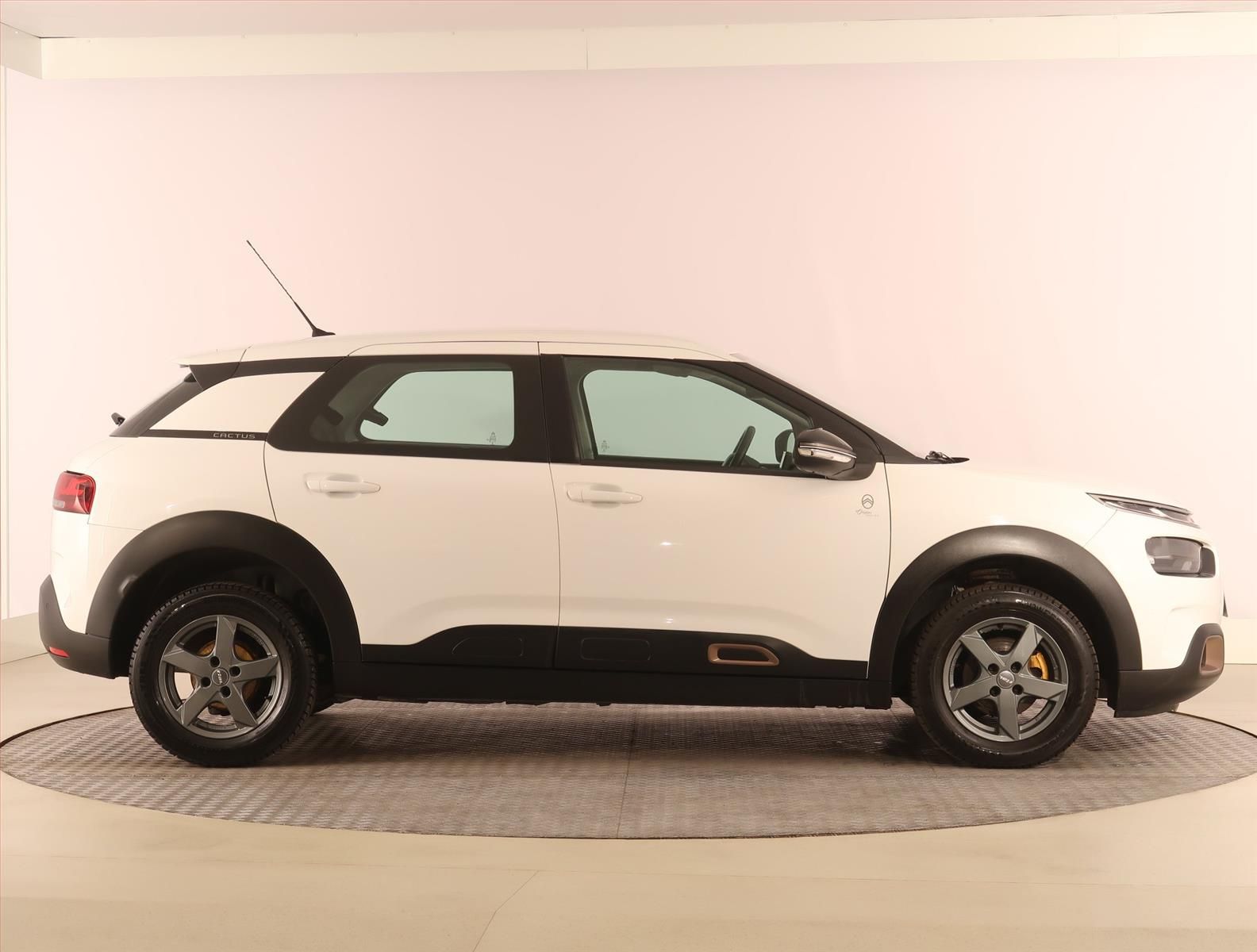Citroën C4 Cactus, 1.2 PureTech, Serv.kniha, Navi - fotka 6