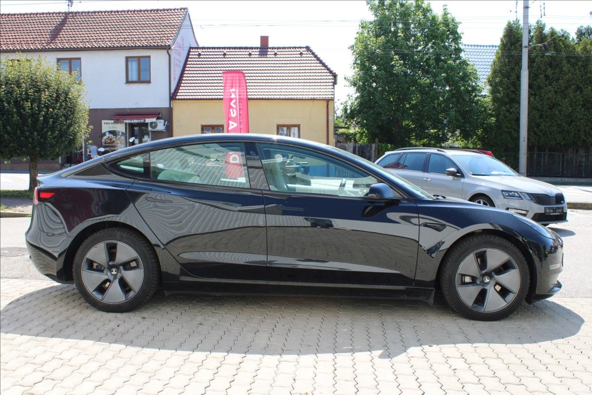 Tesla Model 3, Long Range - fotka 3
