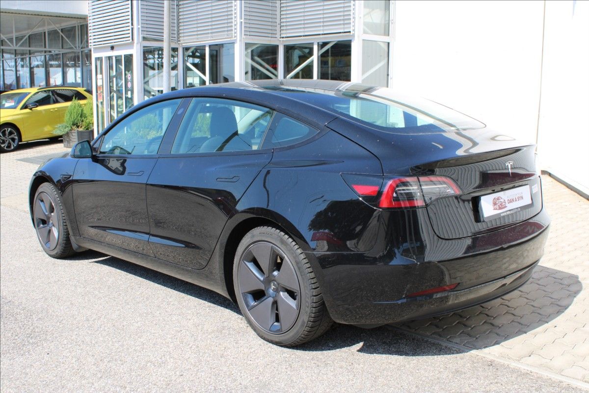 Tesla Model 3, Long Range - fotka 4