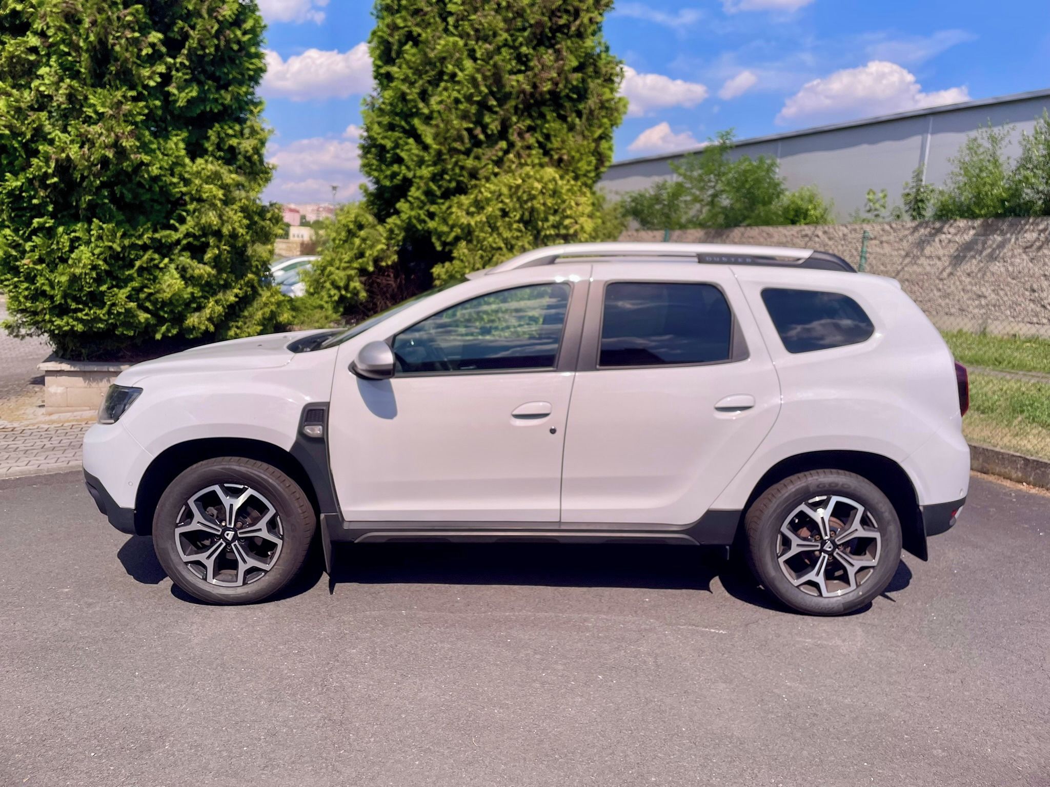 Dacia Duster, 1.6 SCe 84kw | TAŽNÉ | KAMERA - fotka 2
