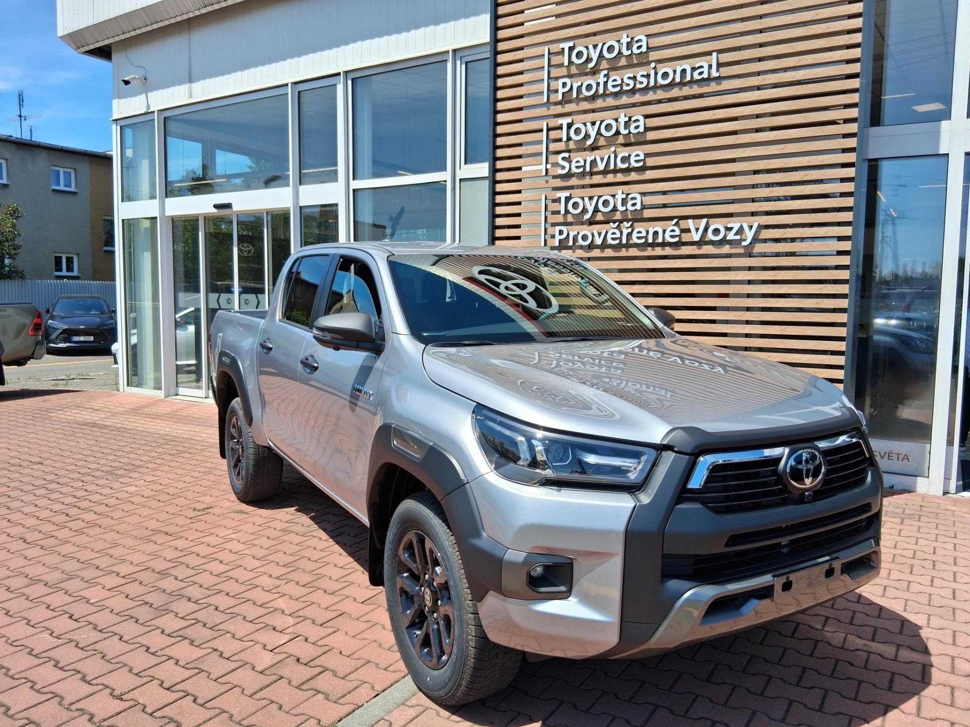 Toyota Hilux, 2,8 D-4D 205K  INVINCIBLE