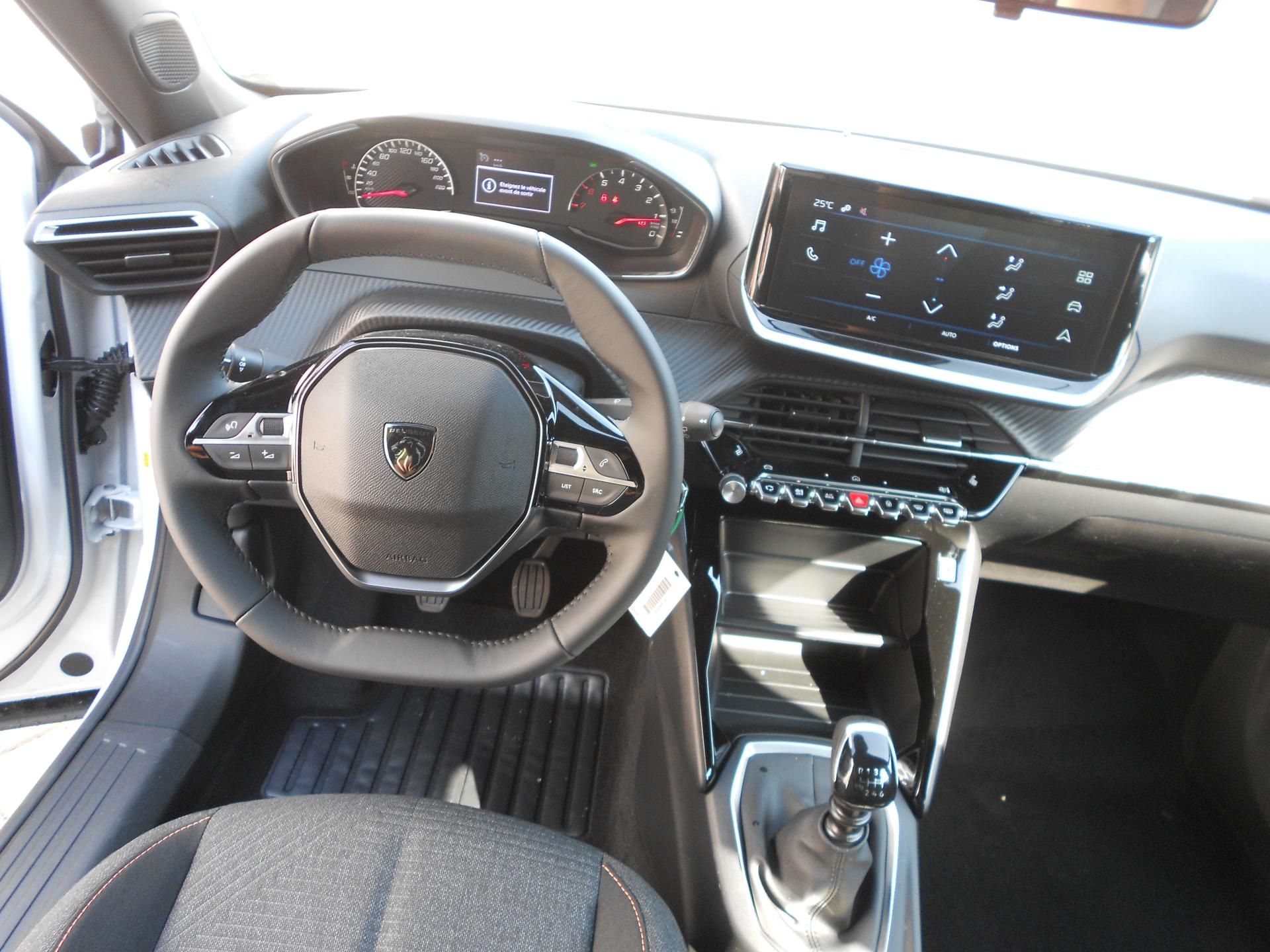 Peugeot 2008, BUSINESS Hybrid 145 e-DCS6 - fotka 6