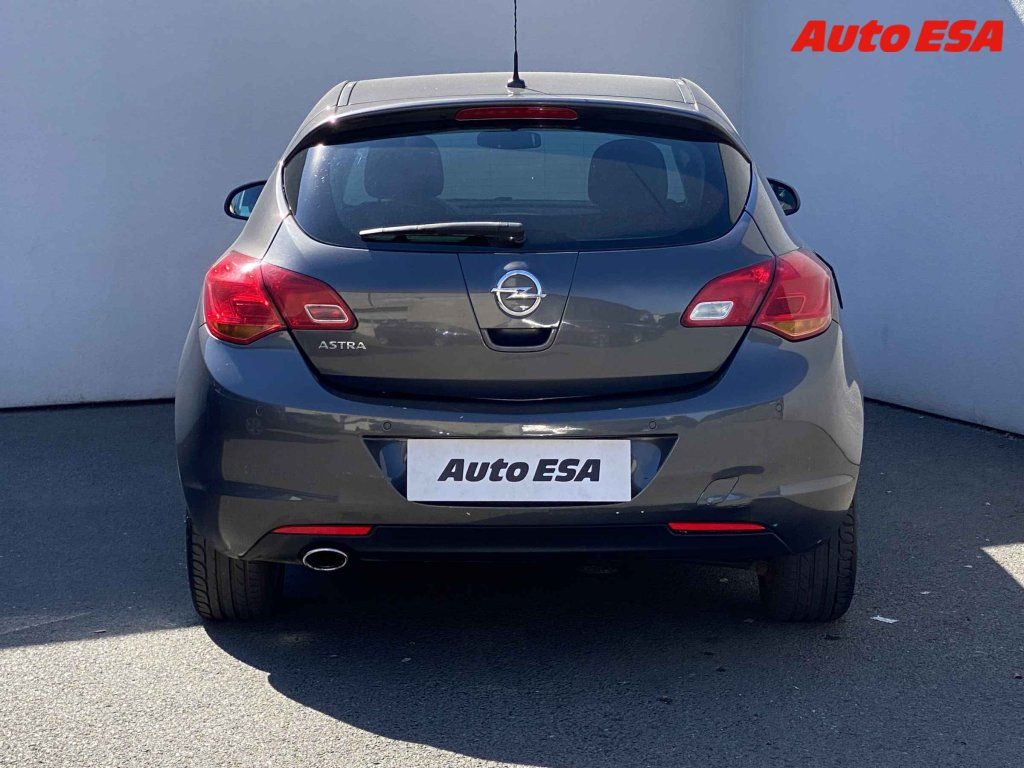 Opel Astra, 1.4T - fotka 5