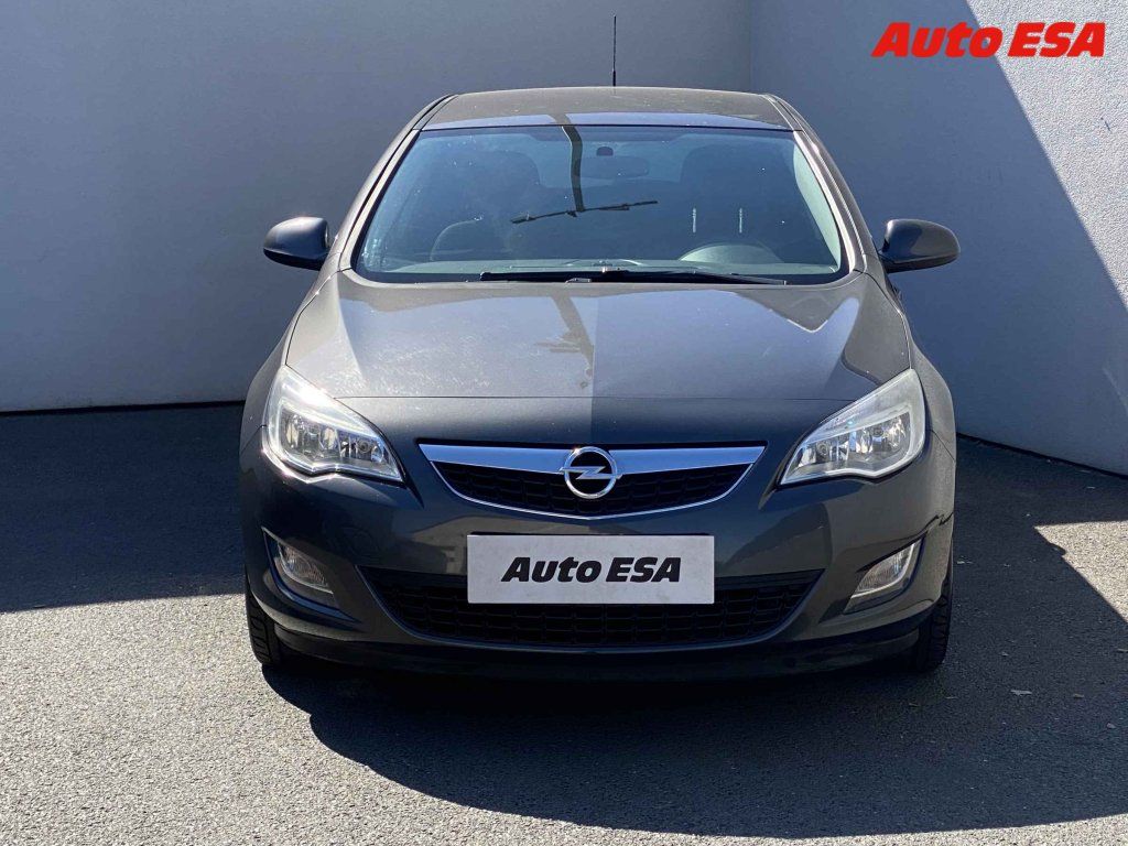 Opel Astra, 1.4T - fotka 2