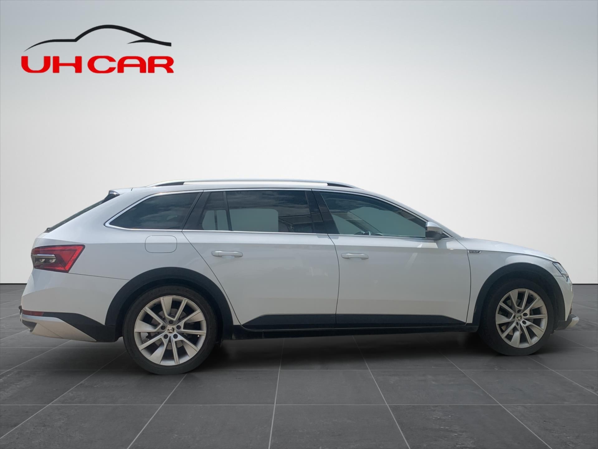 Škoda Superb, 2,0 D Scout - fotka 4