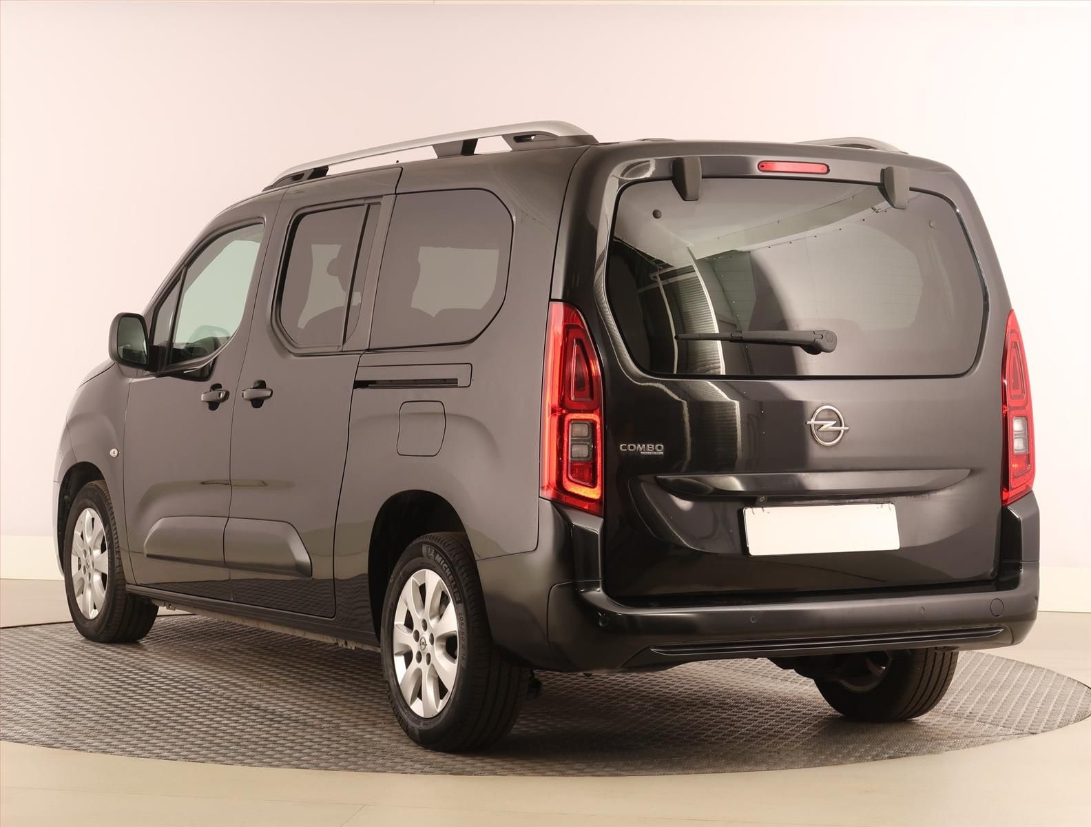 Opel Combo, Maxi 1.2 Turbo, Enjoy, 7Míst - fotka 4