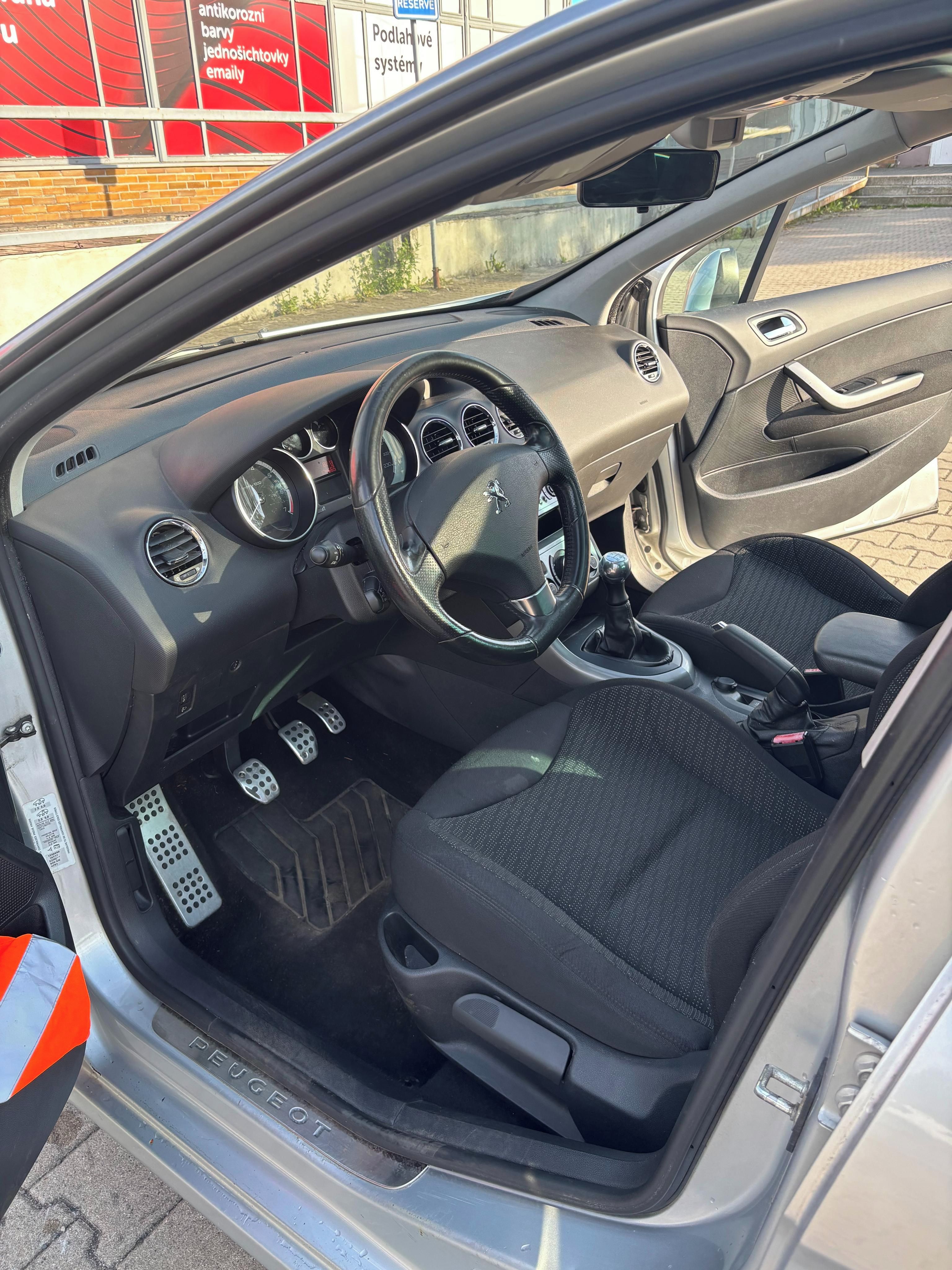 Peugeot 308, Peugeot 308, vhodný k opravě - fotka 2