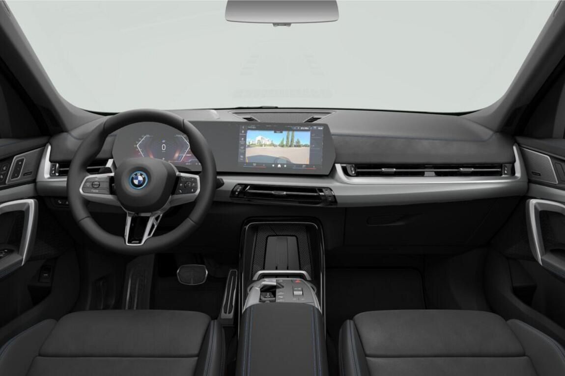 BMW iX1, xDrive30 - fotka 4