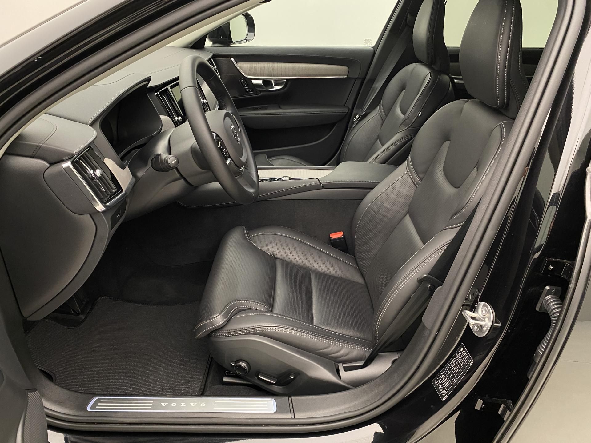 Volvo V90, CC B5 AWD BRIGHT PLUS AUT - fotka 3