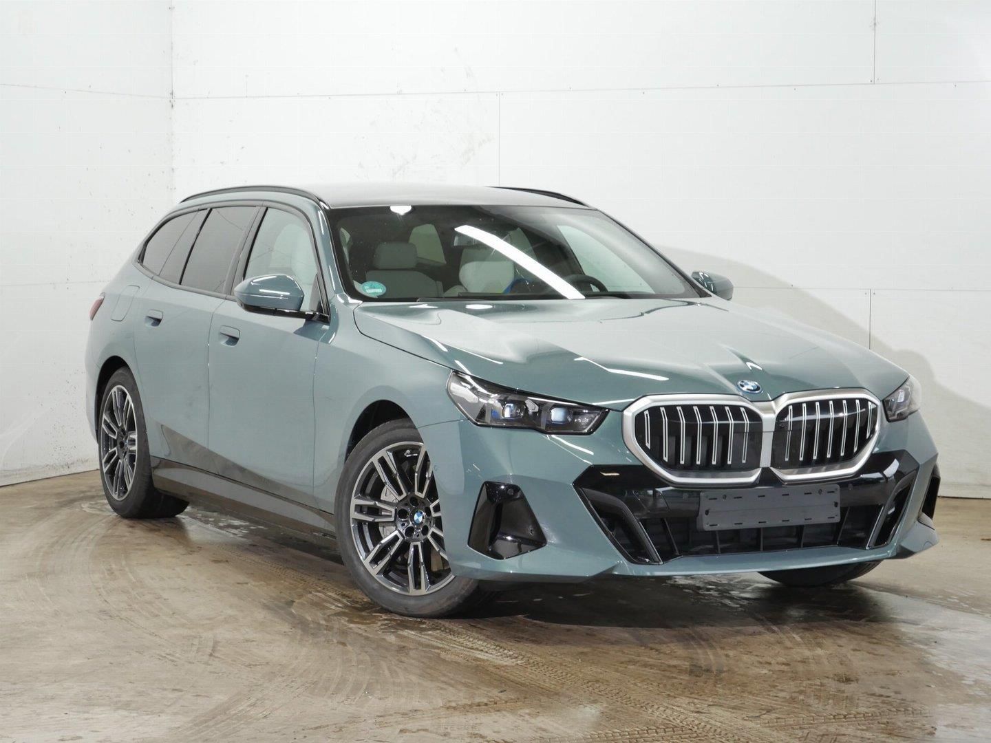 BMW Řada 5, 550e Touring xDrive Tažné - fotka 2