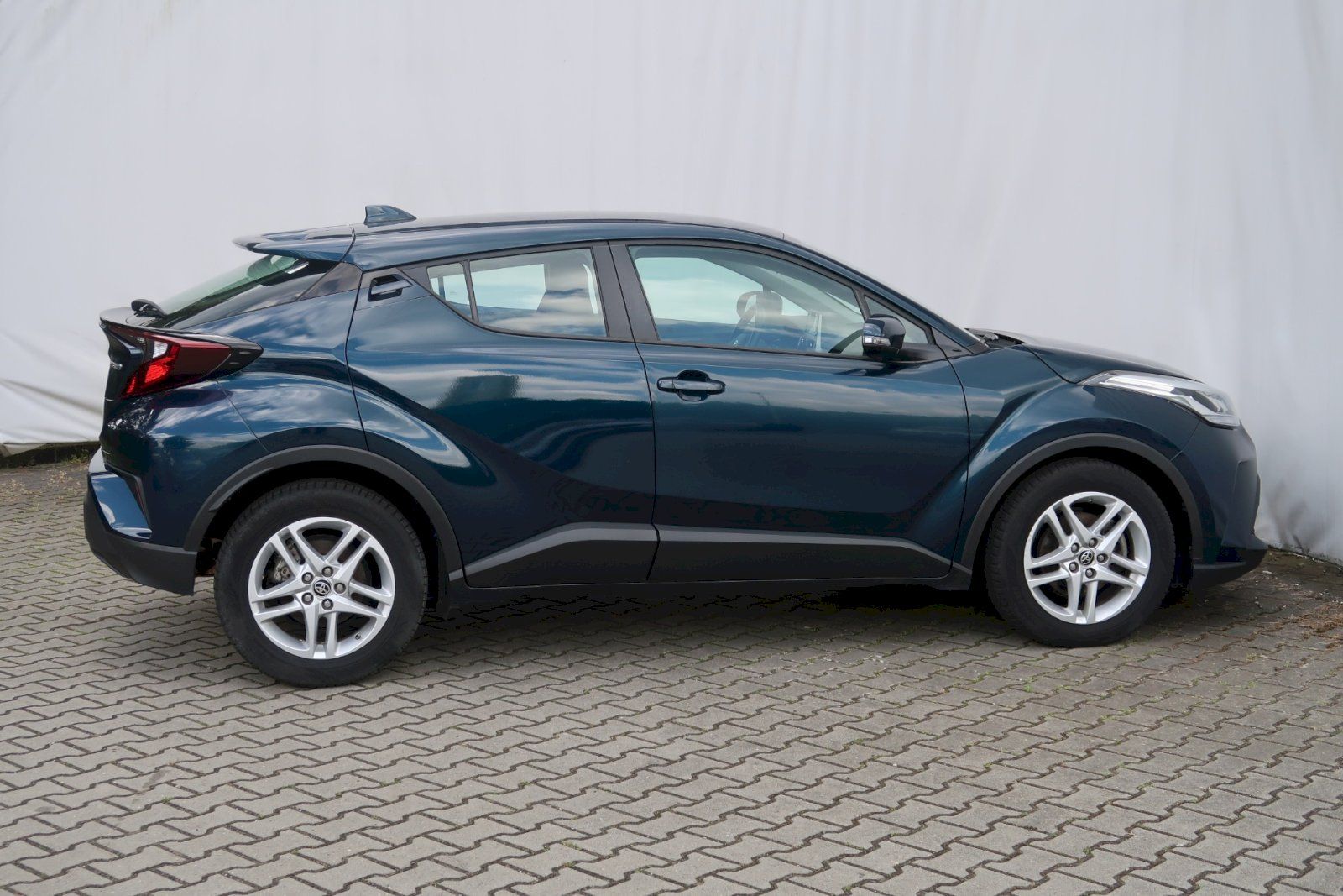 Toyota C-HR, Comfort Business 1,8  Hybrid e - fotka 3