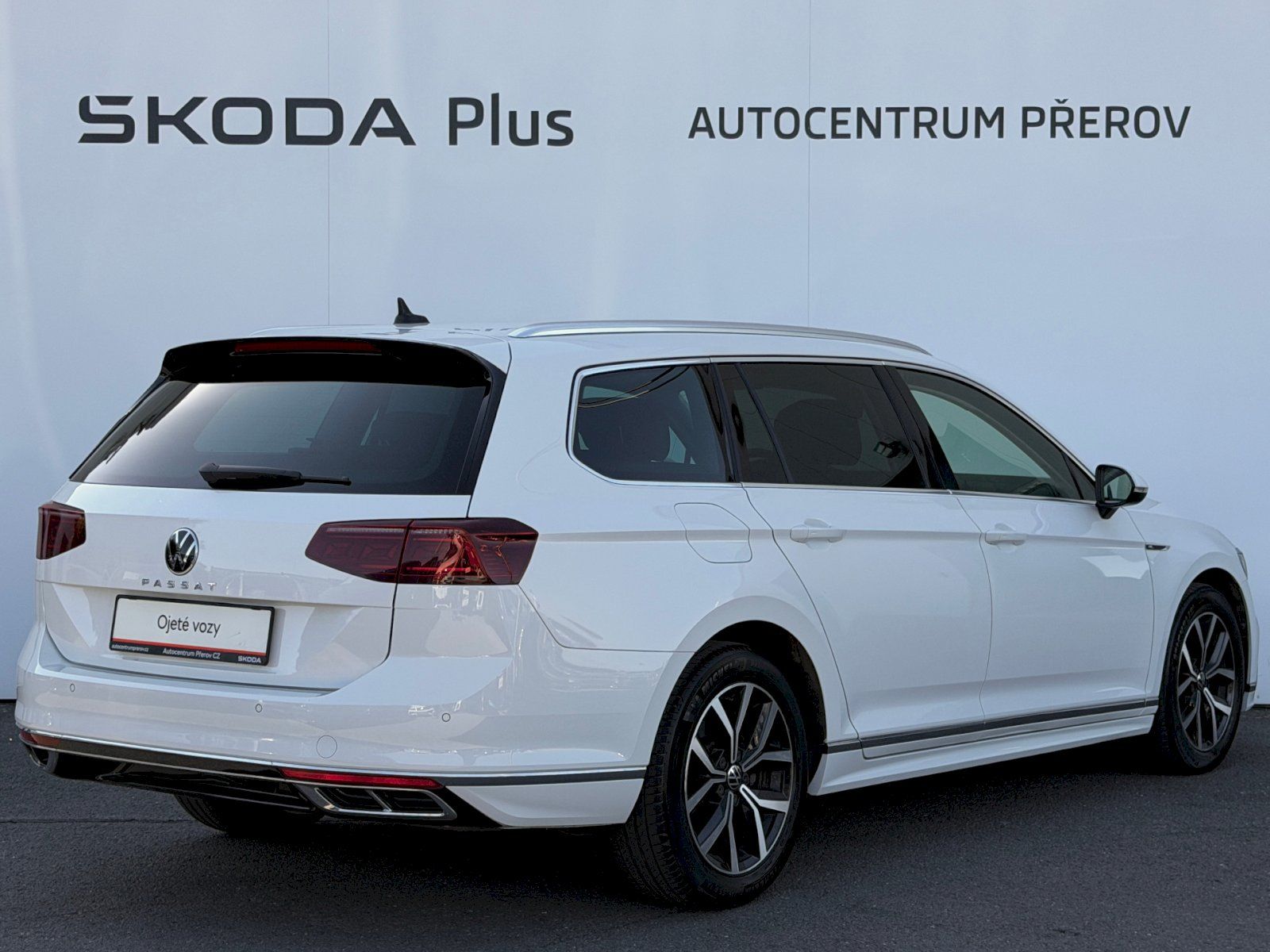 Volkswagen Passat, 2.0 TDI 110kW R-LINE - fotka 2
