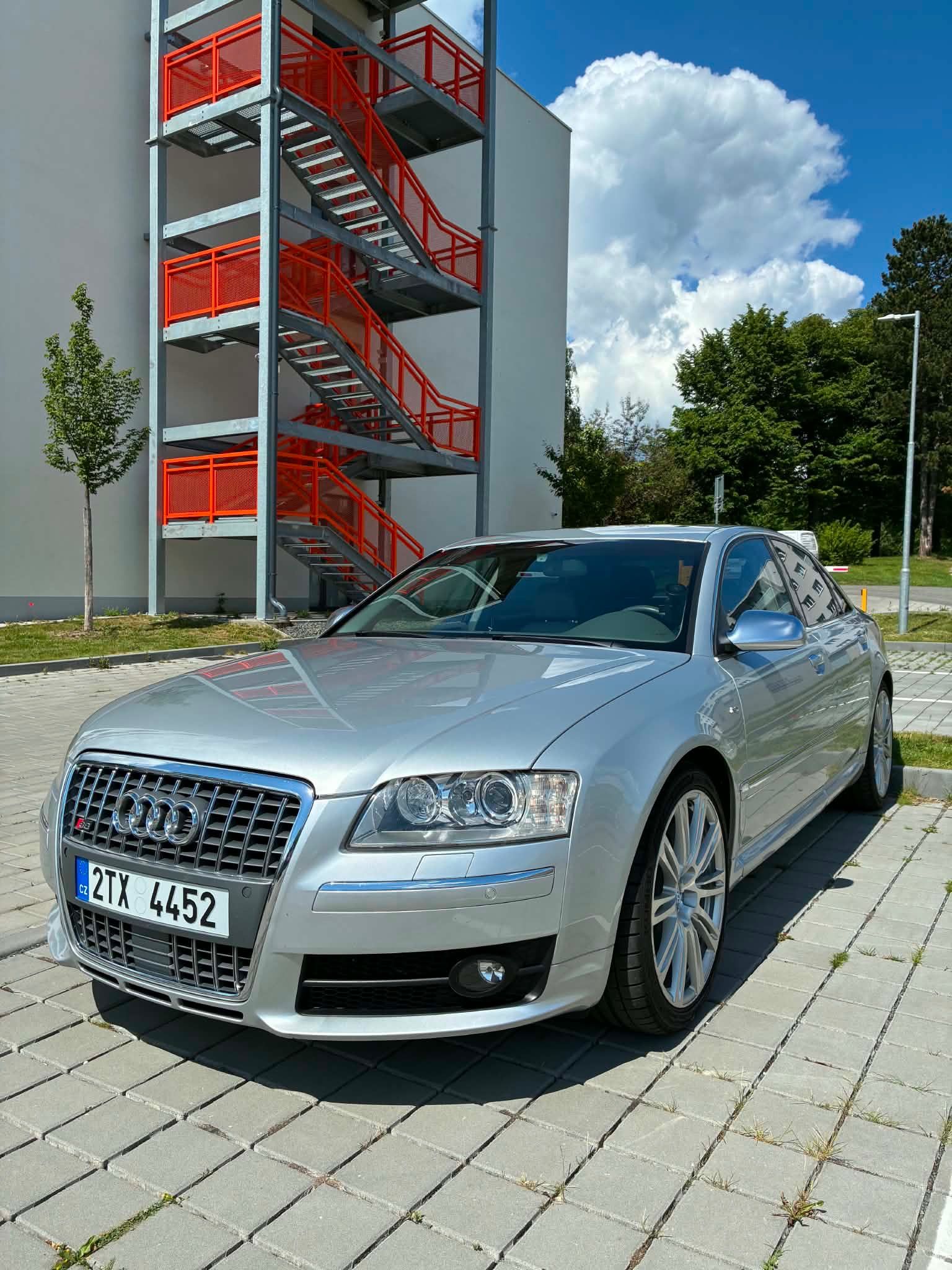 Audi S8, Audi S8 5.2 V10