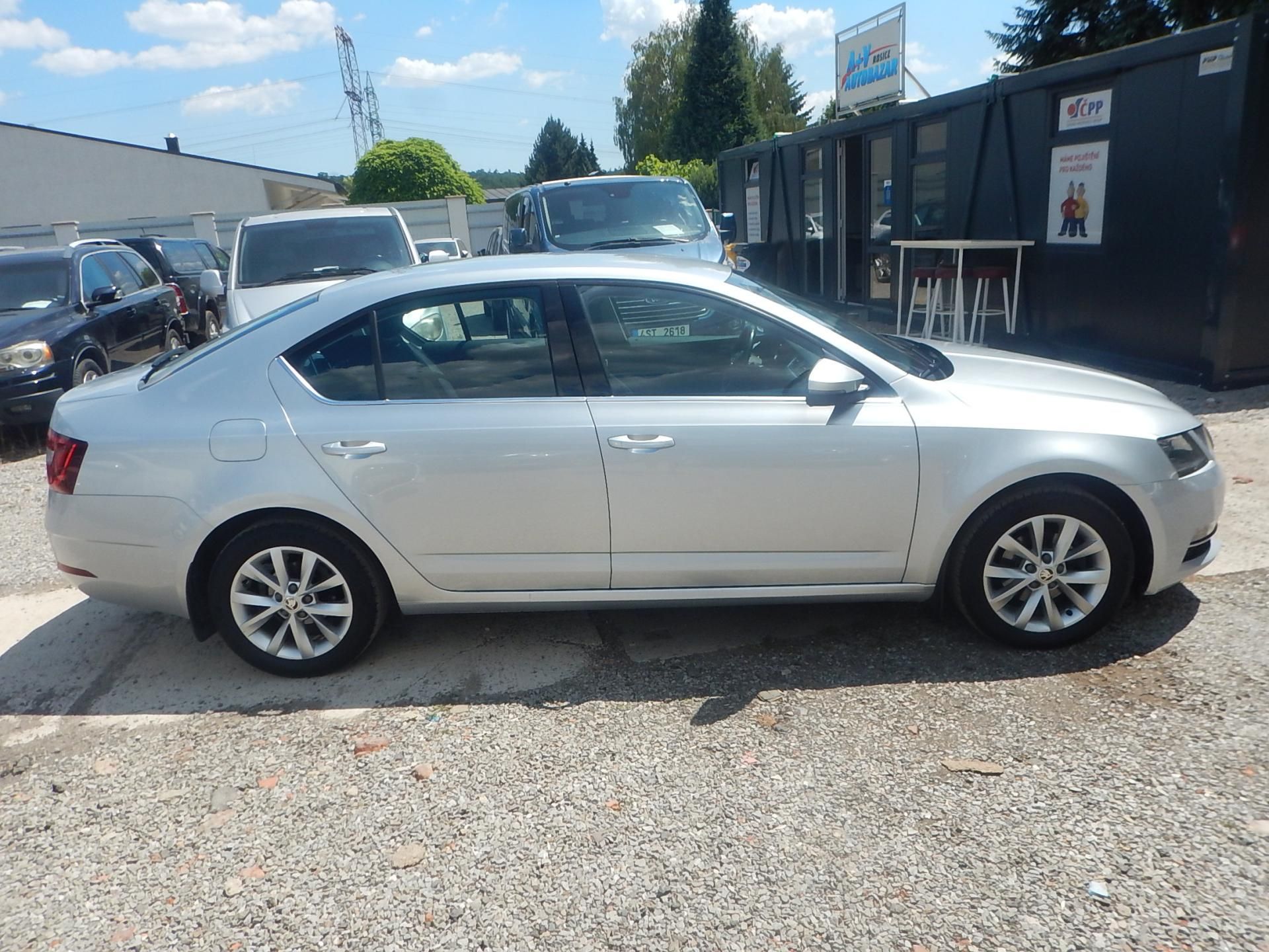 Škoda Octavia, 1.6 TDI 85 KW DSG - fotka 5