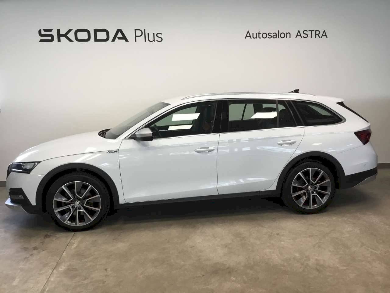 Škoda Octavia, Combi Scout 4x4 DSG 2.0 TDI 11 - fotka 3