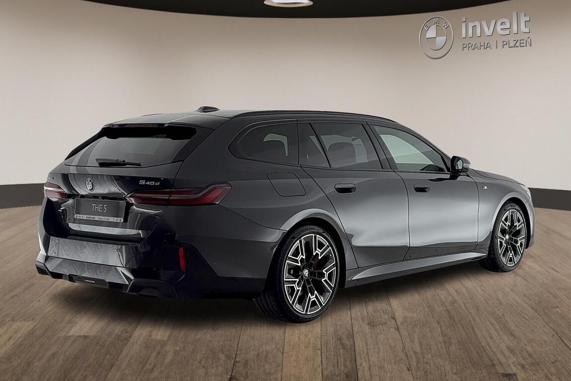 BMW Řada 5, 540d xDrive Touring - fotka 3
