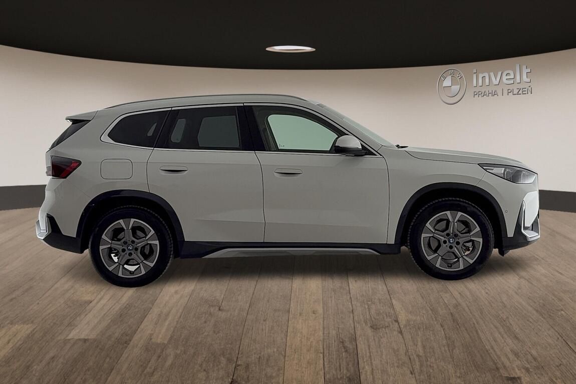 BMW X1, xDrive30e - fotka 2