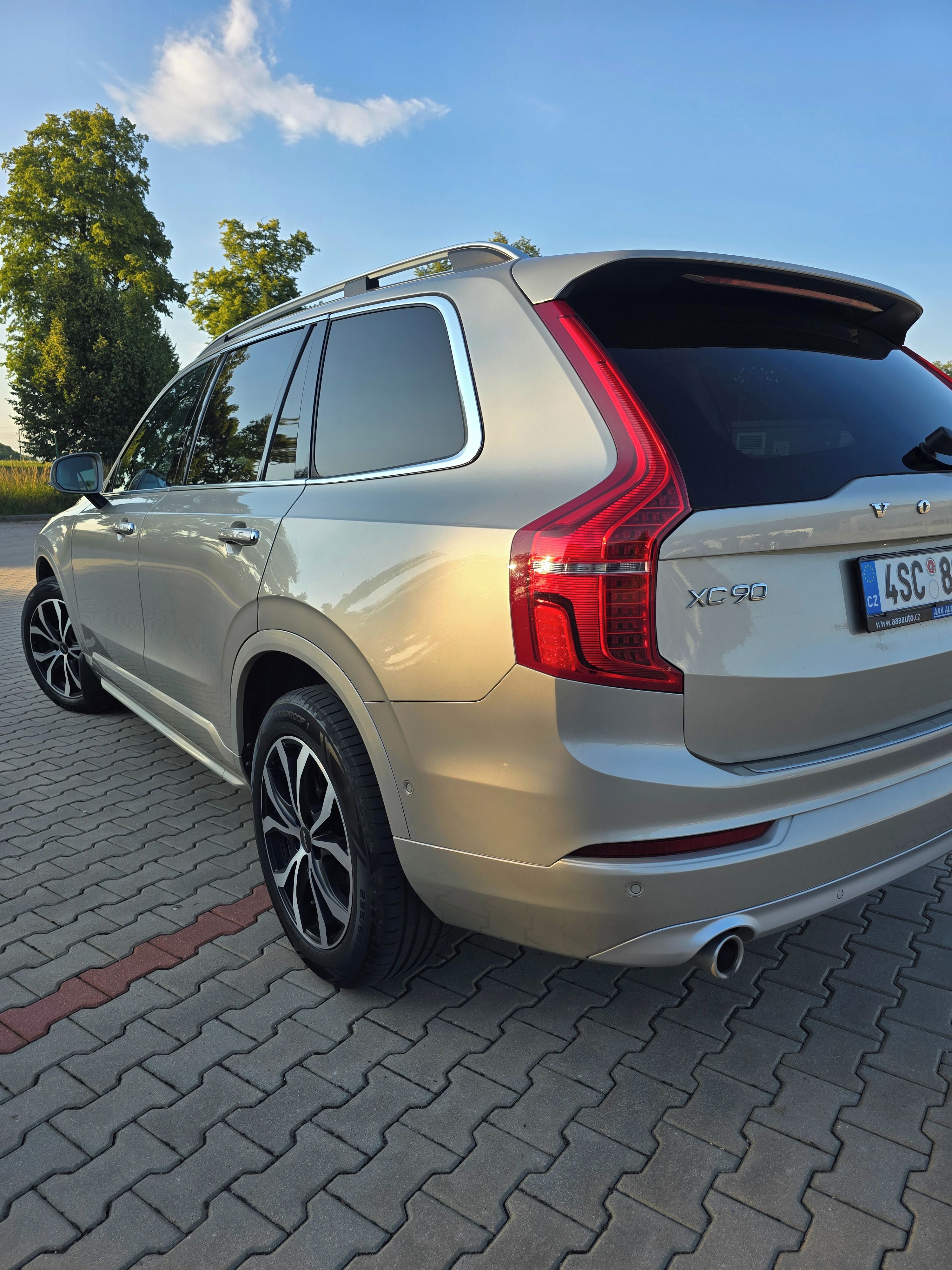 Volvo XC90, Volvo XC90 2,0 D5 AWD - fotka 6