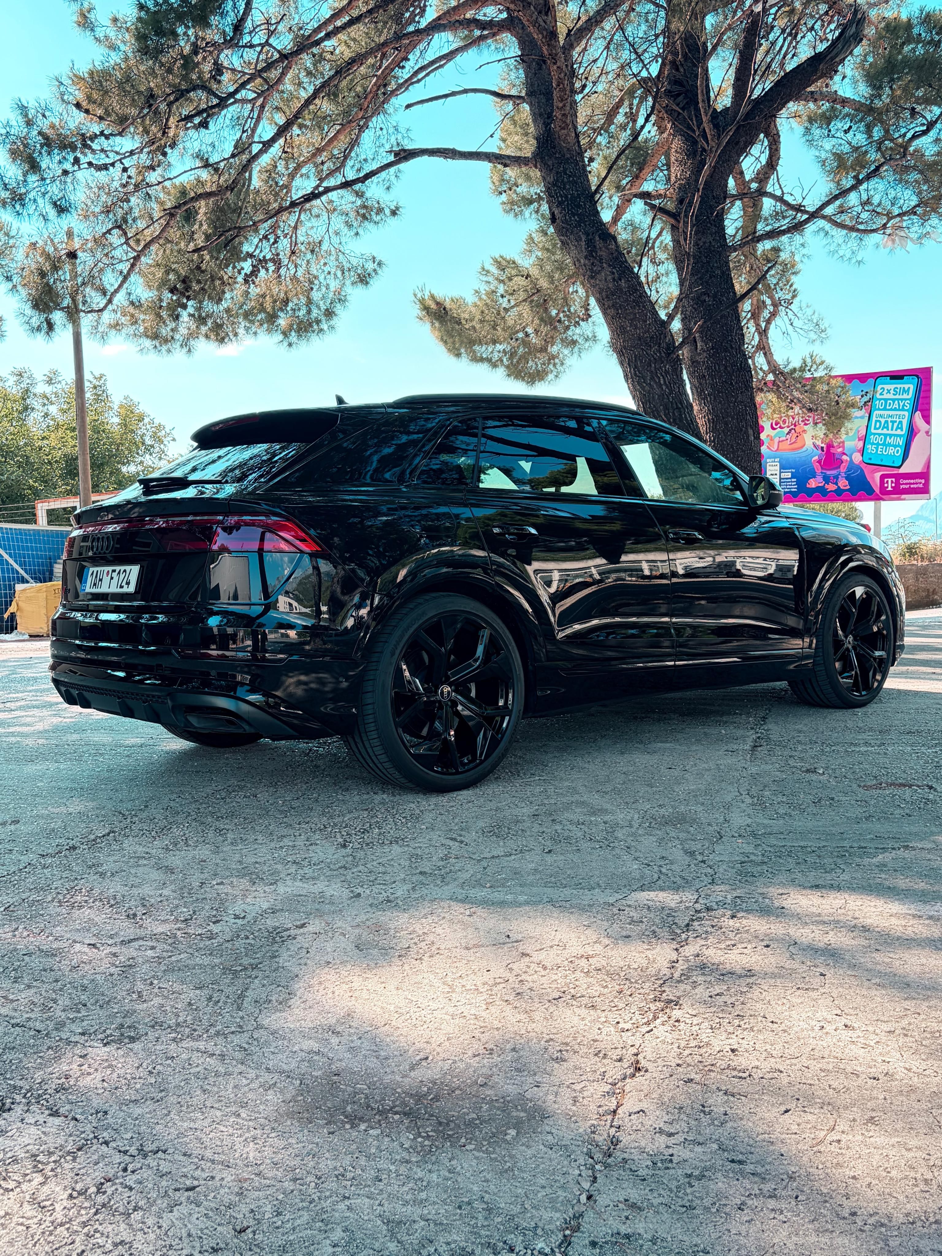Audi Q8, Audi Q8 S-Line Edition Black - fotka 6
